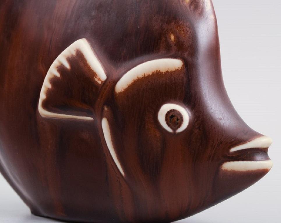 Scandinave moderne Gunnar Nylund pour Rörstrand, Poisson en céramique émaillée en vente