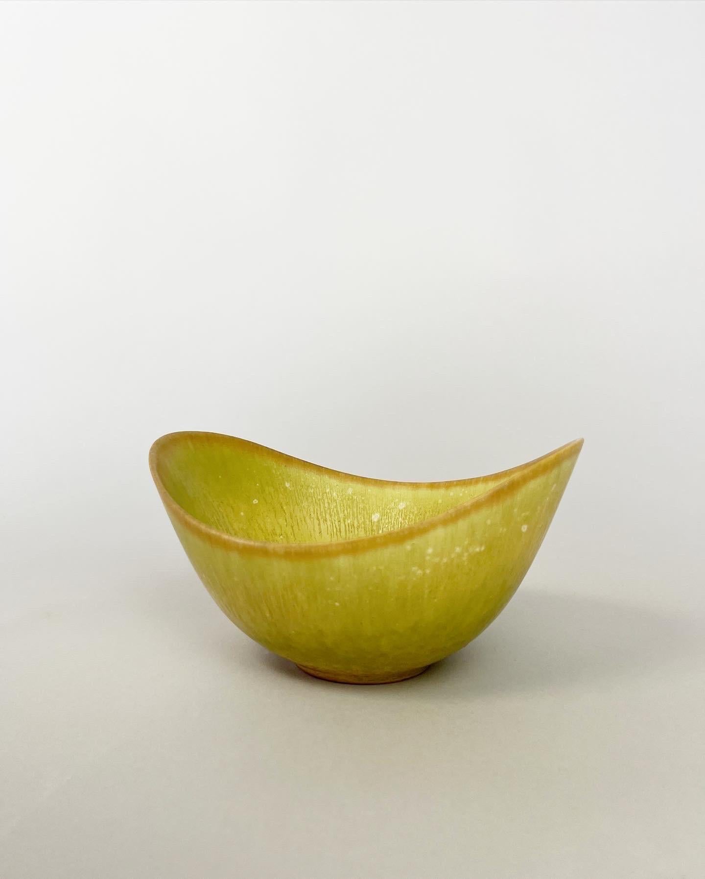 Swedish Gunnar Nylund ARO Bowl Rörstrand Sweden Green Yellow Stoneware, 1950s