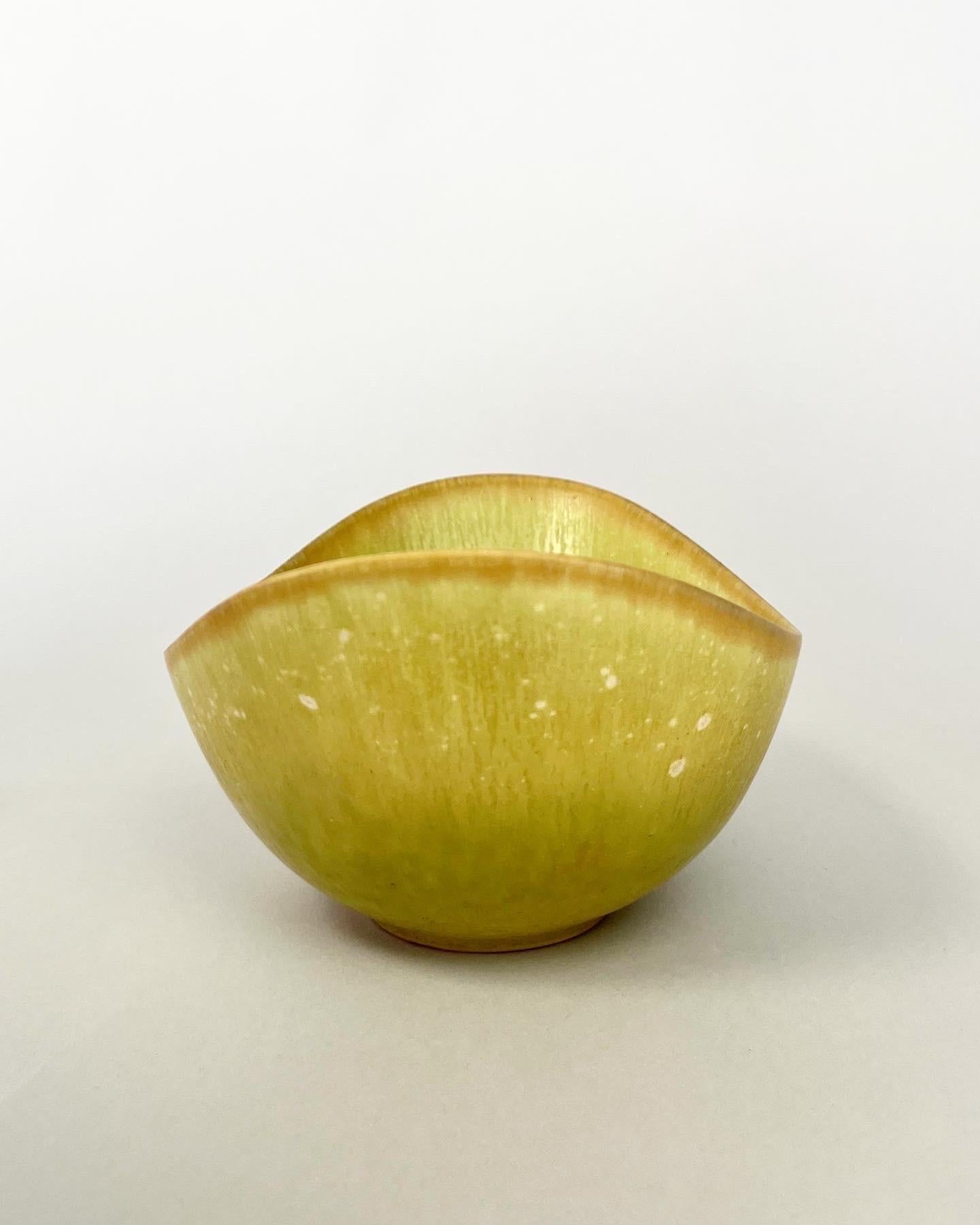 Gunnar Nylund ARO Bowl Rörstrand Sweden Green Yellow Stoneware, 1950s In Good Condition In Basel, BS