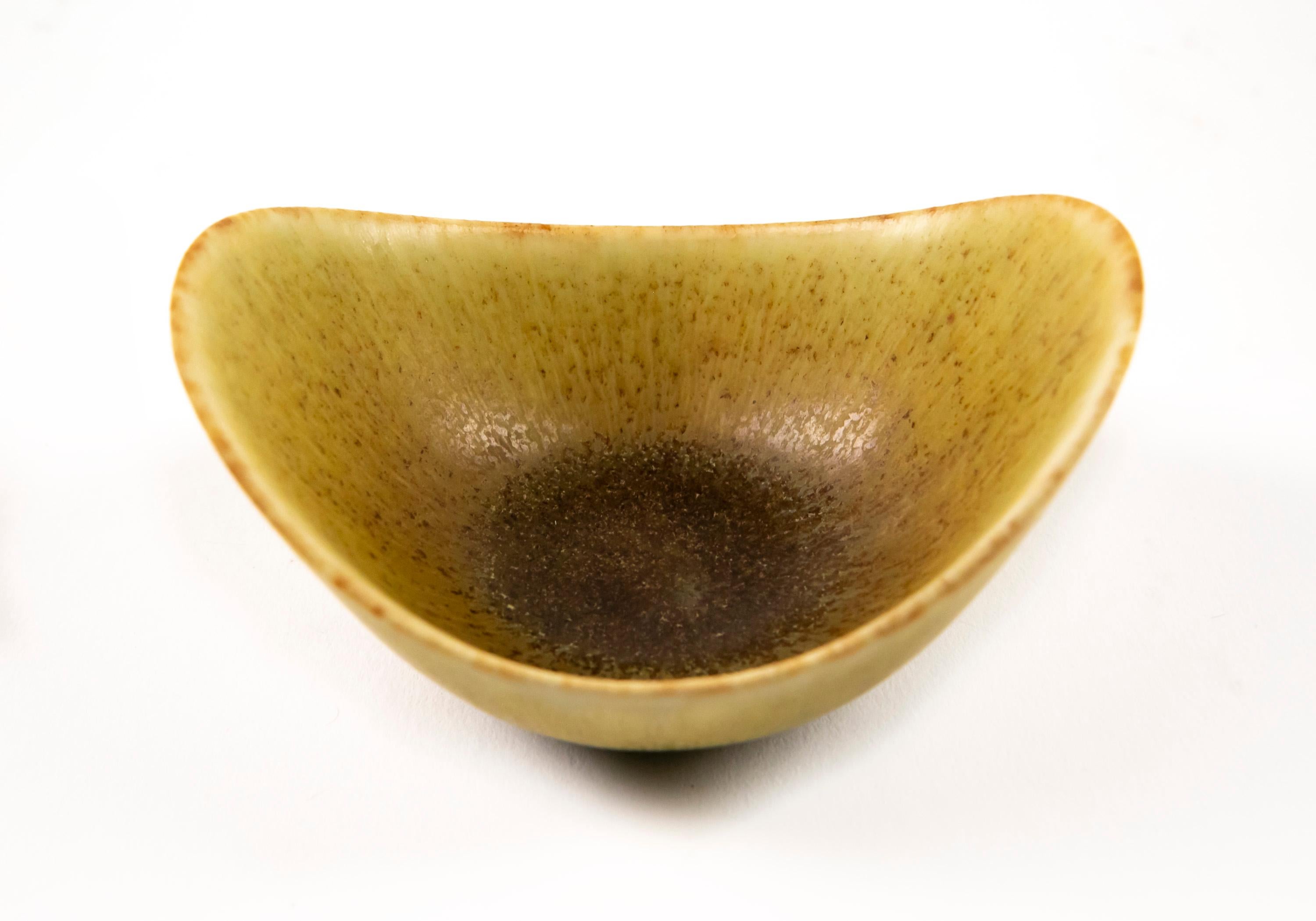 Gunnar Nylund ARO Stoneware Bowl Dandelion Yellow Glaze Rorstrand Sweden 1960s For Sale 5