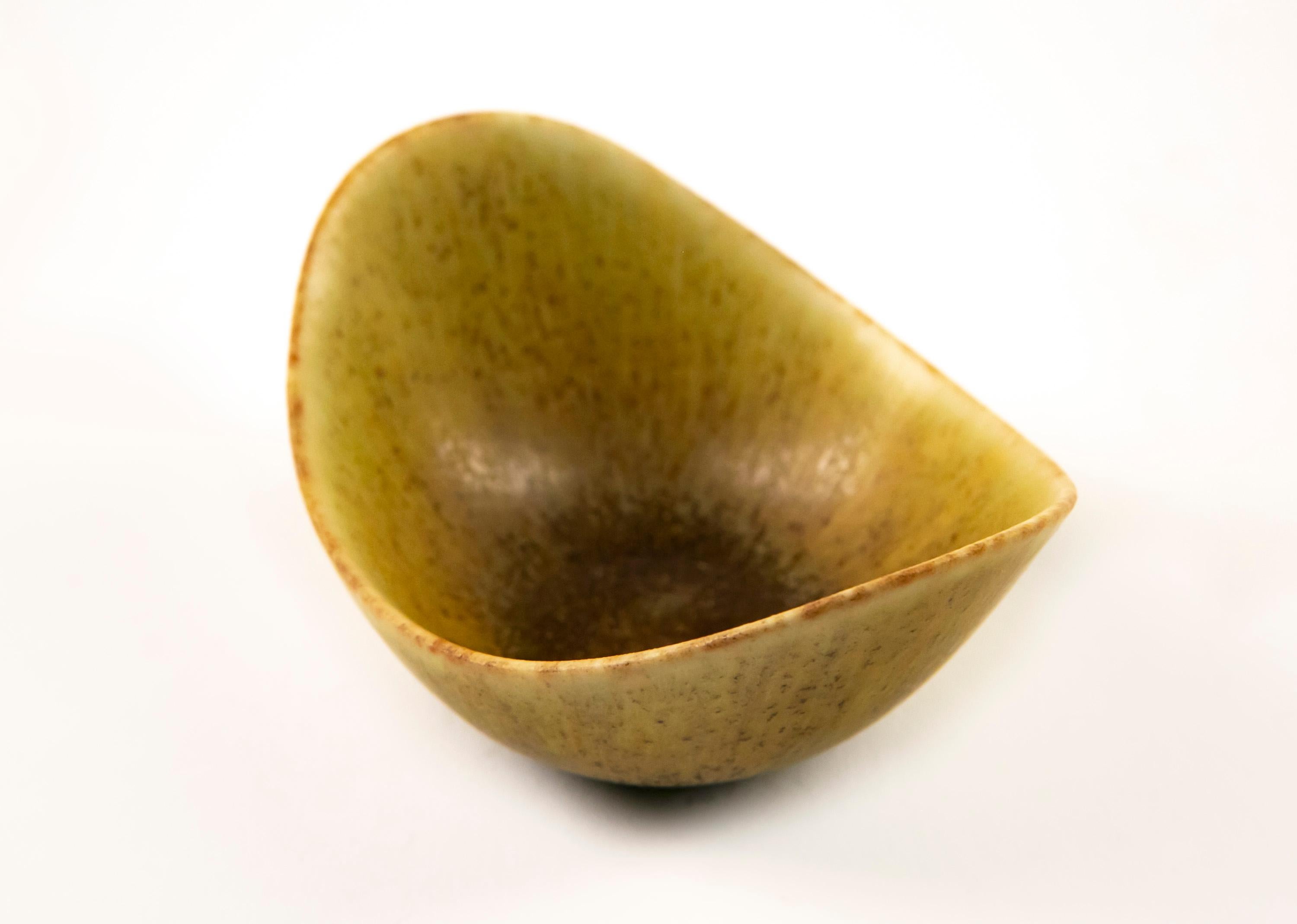 Gunnar Nylund ARO Stoneware Bowl Dandelion Yellow Glaze Rorstrand Sweden 1960s For Sale 10