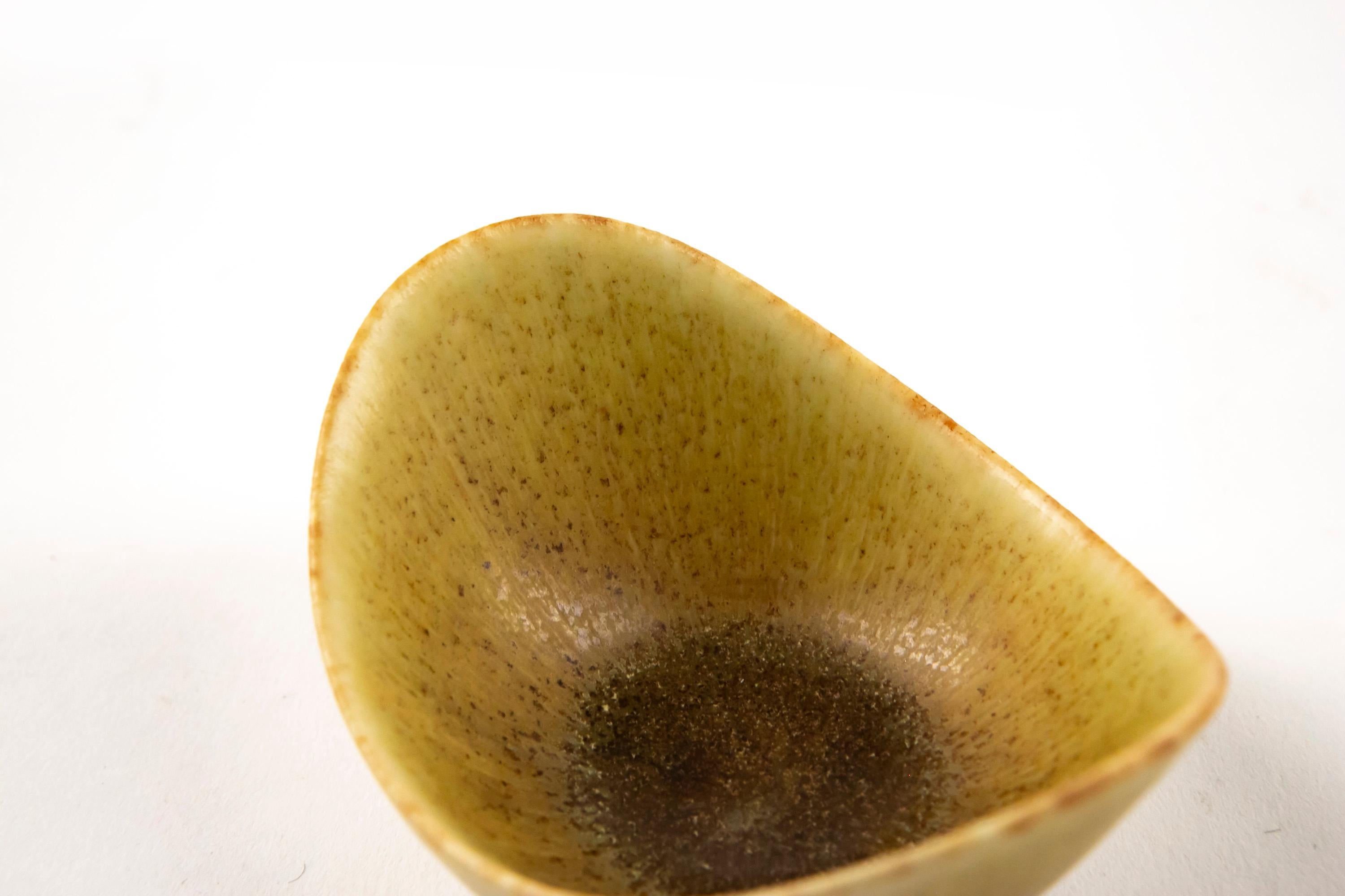 Gunnar Nylund ARO Stoneware Bowl Dandelion Yellow Glaze Rorstrand Sweden 1960s For Sale 13