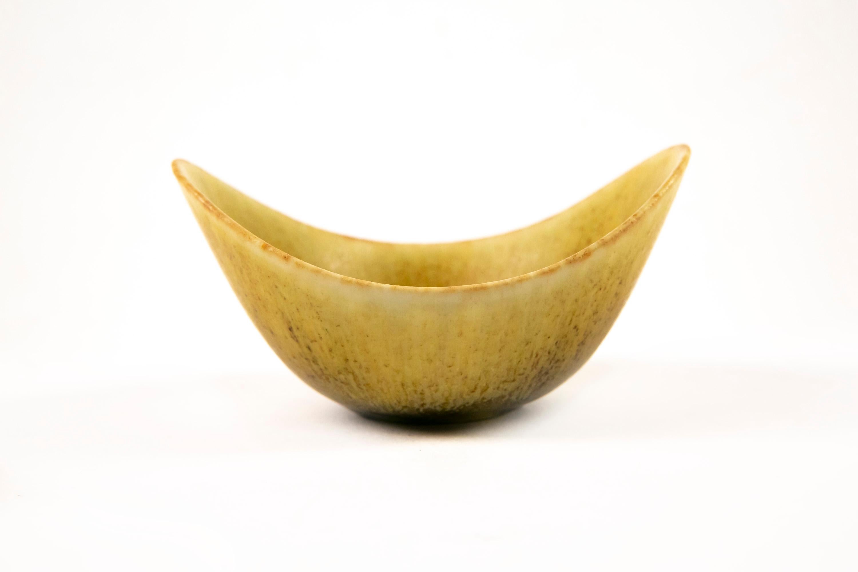 Gunnar Nylund ARO Stoneware Bowl Dandelion Yellow Glaze Rorstrand Sweden 1960s

Measurements: 4