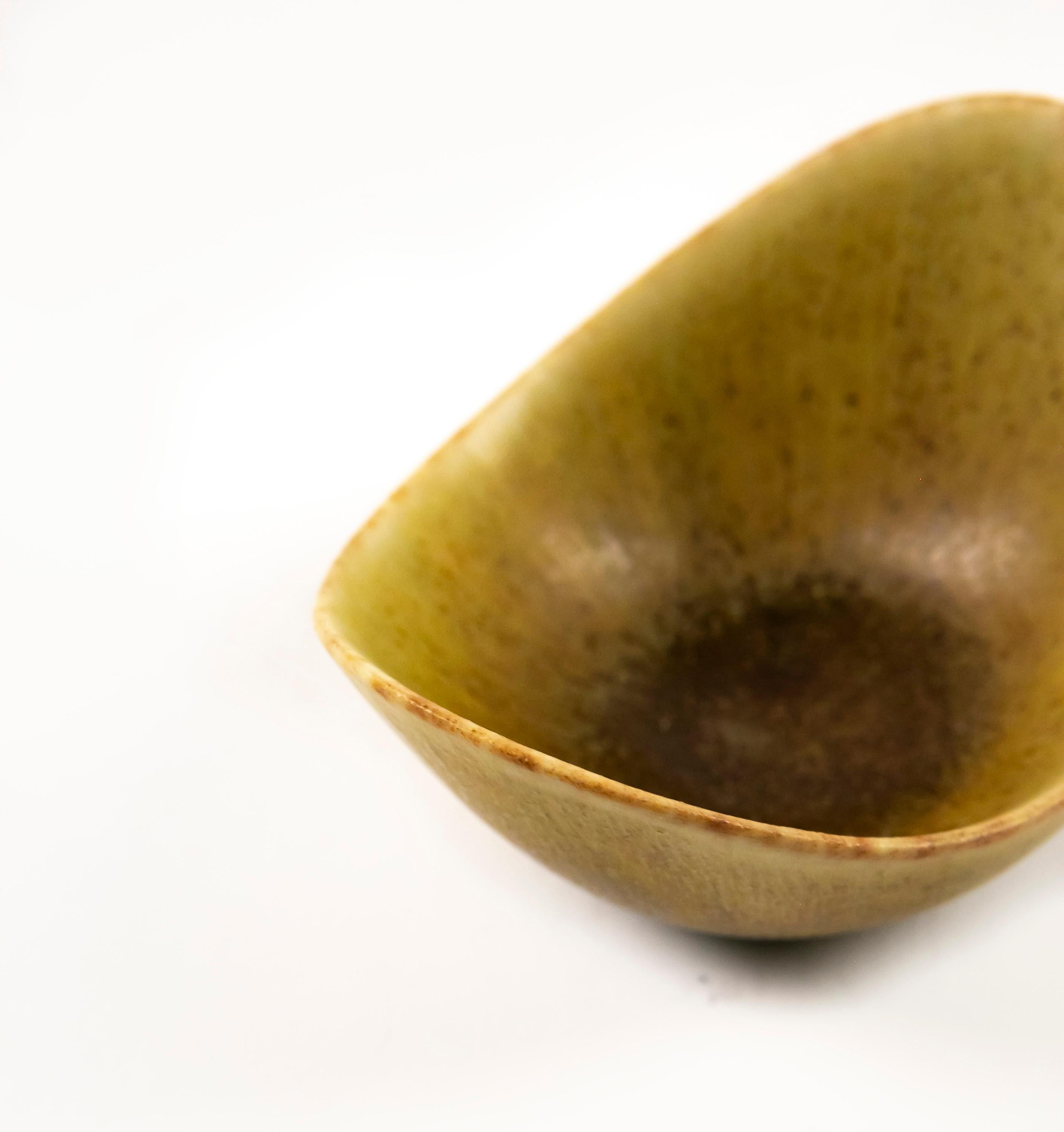 Gunnar Nylund ARO Stoneware Bowl Dandelion Yellow Glaze Rorstrand Sweden 1960s For Sale 14