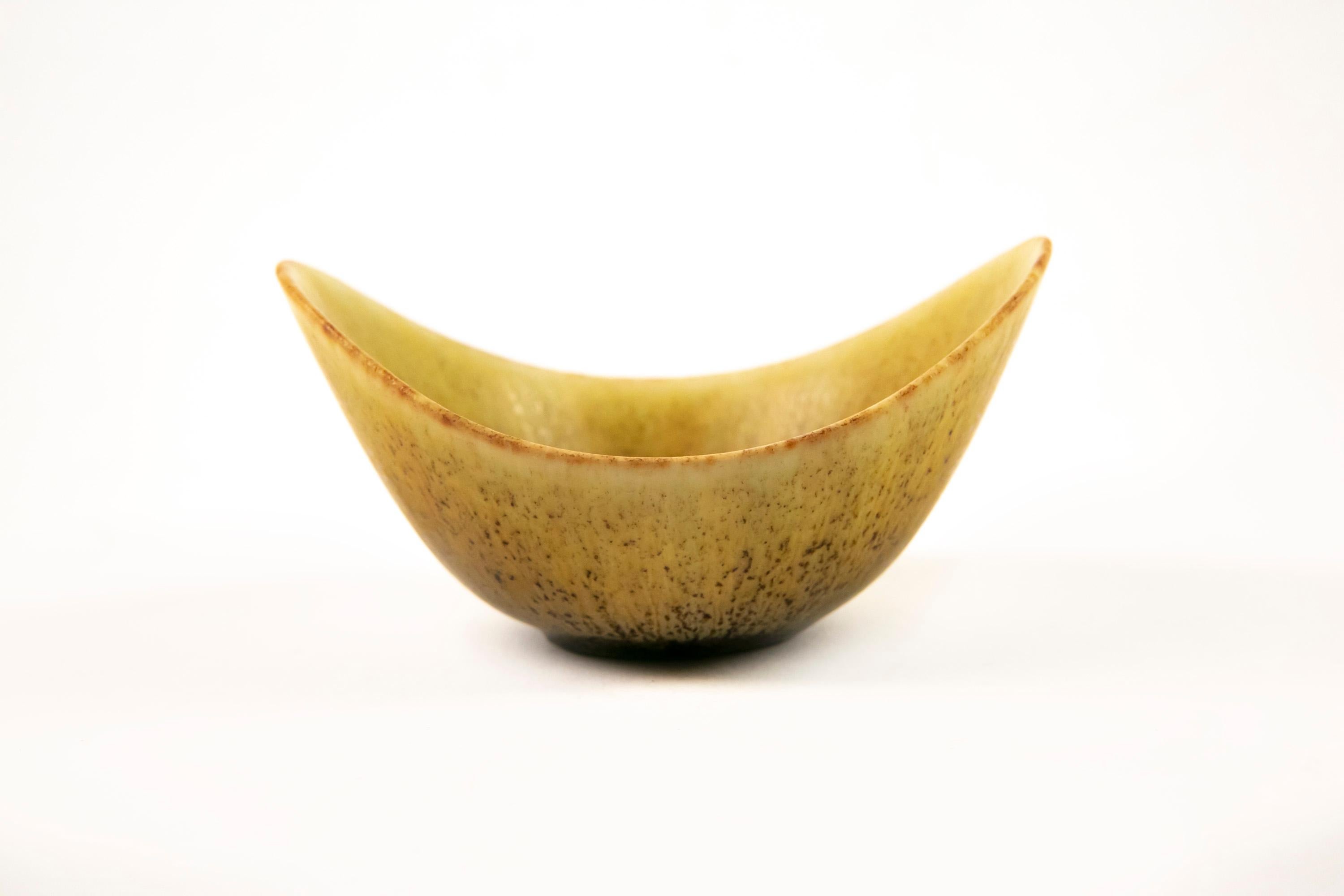 20th Century Gunnar Nylund ARO Stoneware Bowl Dandelion Yellow Glaze Rorstrand Sweden 1960s For Sale