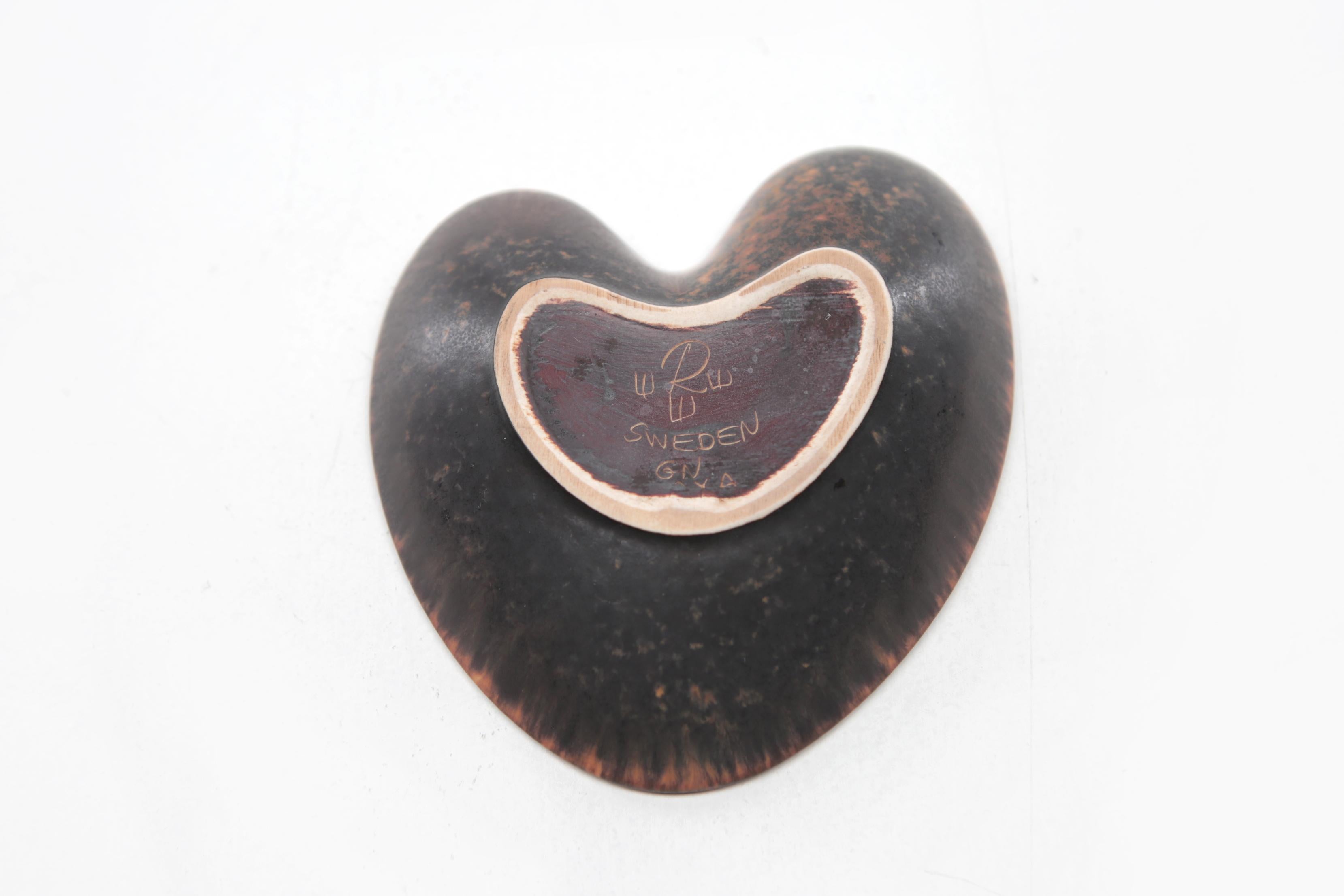 Gunnar Nylund AXA Heart Shaped Brown Bowl Ochre Rim for Rorstrand, Sweden, 1960s In Good Condition In Los Angeles, CA
