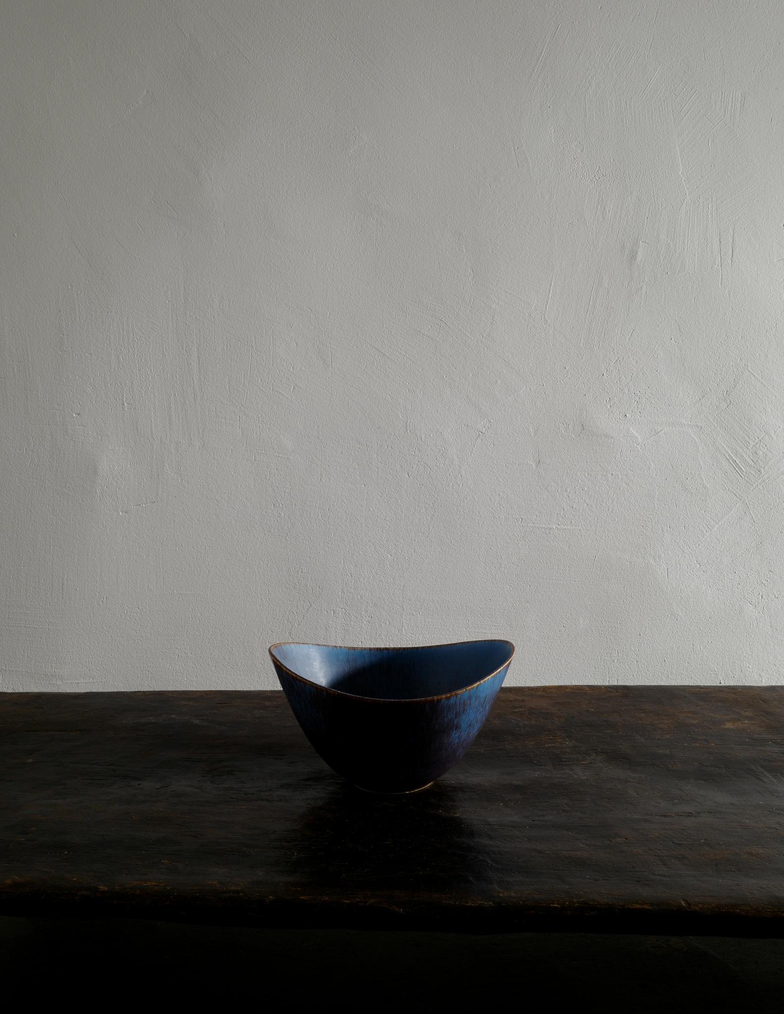 Rare and beautiful bowl by Gunnar Nylund in a blue and brown glaze produced by Rörstrand in the 1950s. In good vintage condition with small signs from age and use. Signed 