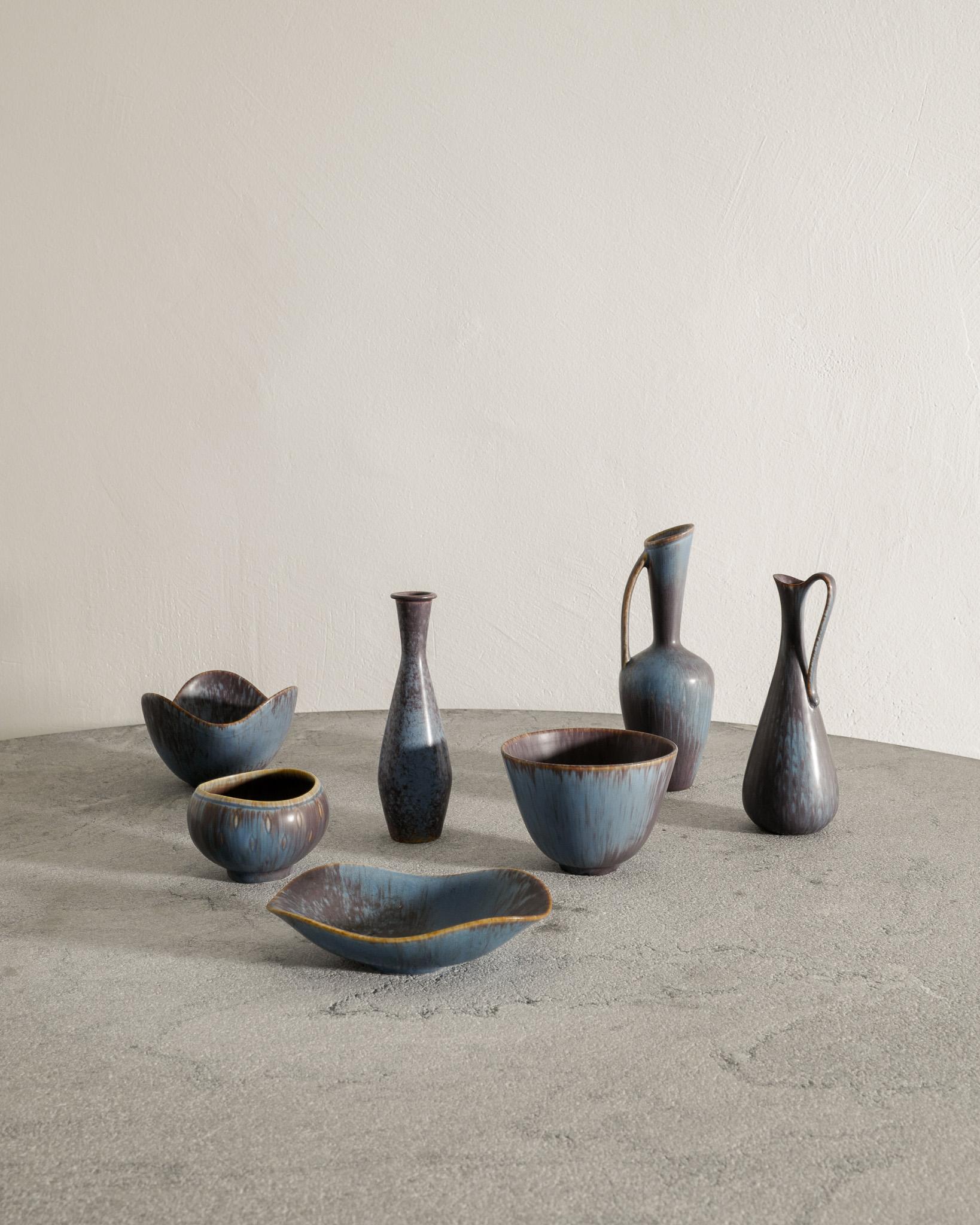 Scandinavo moderno Vasi in ceramica di metà secolo Gunnar Nylund blu e marrone per Rörstrand Svezia, anni '50 in vendita