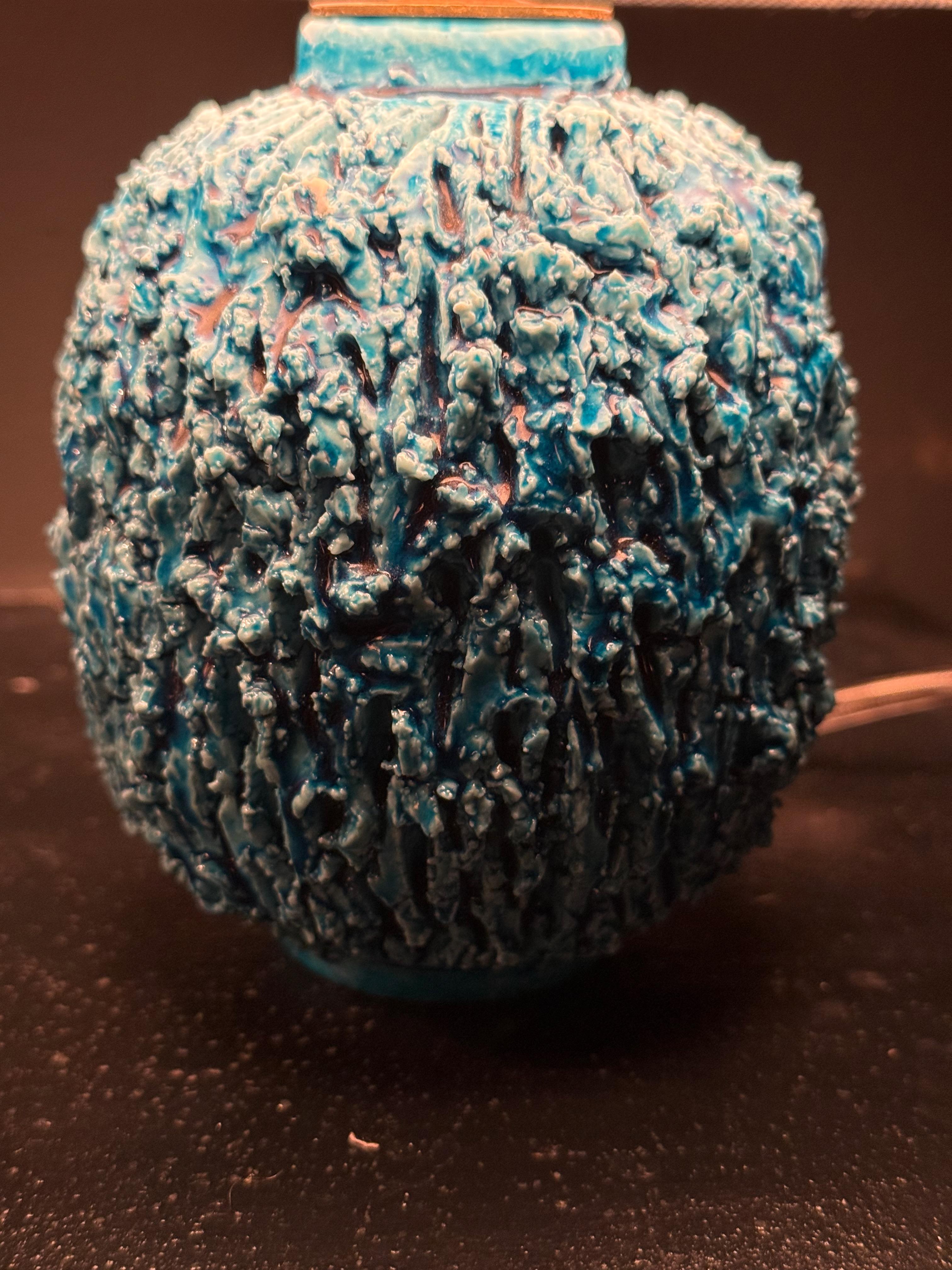 Gunnar Nylund Lámpara de sobremesa de gres Chamotte azul. Rörstrand, años 50. mediados del siglo XX en venta