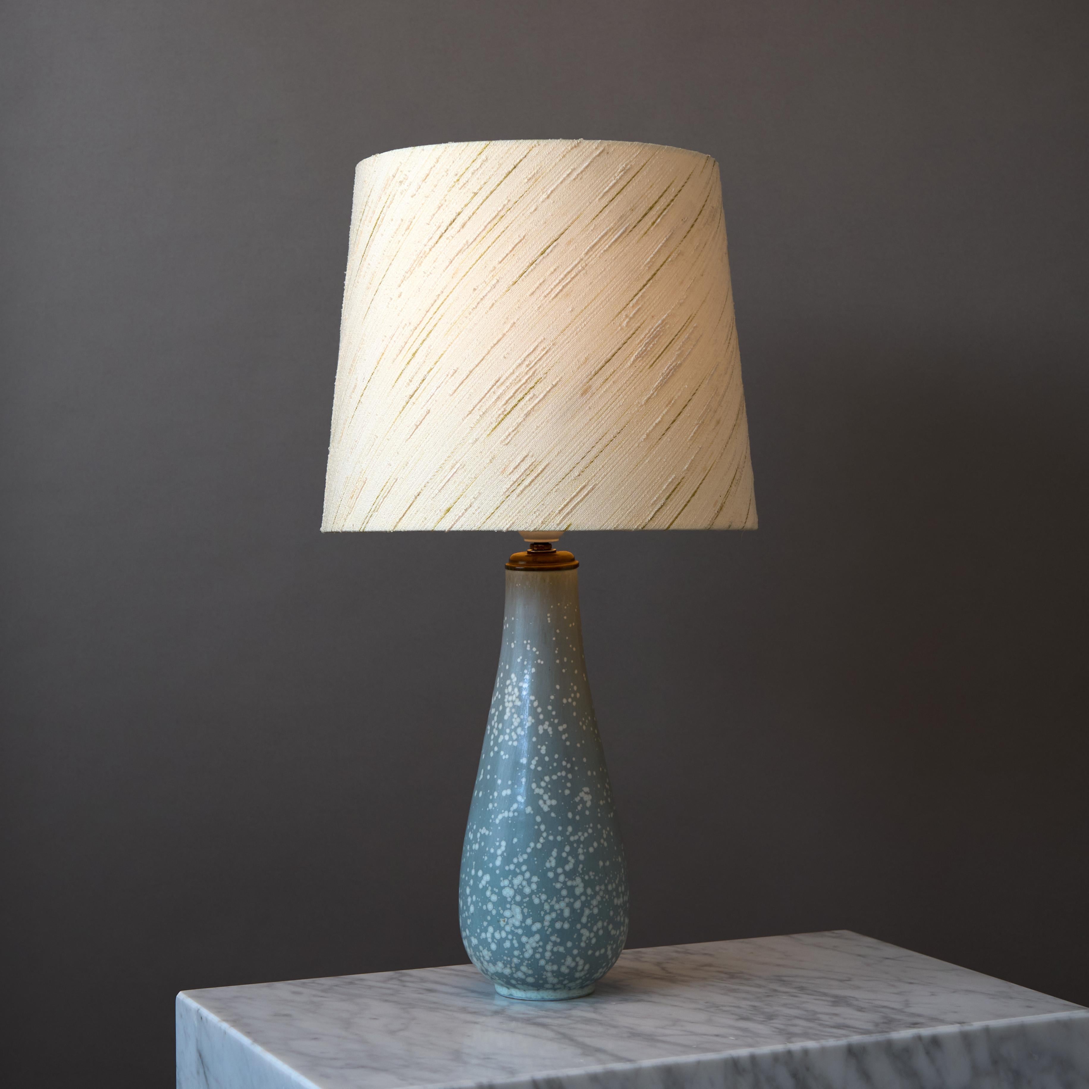Gunnar Nylund, Lámpara de sobremesa de gres moteado azul para Rörstrand, Suecia, años 40 Escandinavo moderno en venta