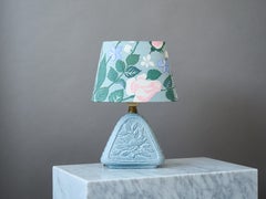 Gunnar Nylund, lampada da tavolo triangolare in gres blu per Rörstrand, Svezia, anni ’40