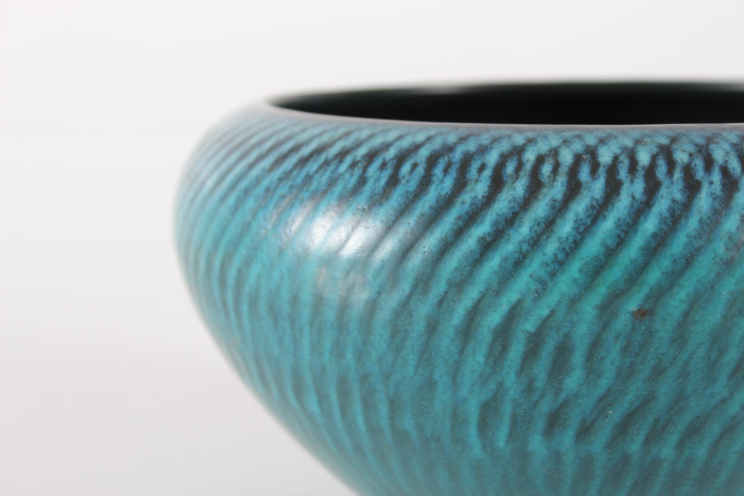 Gunnar Nylund Schale von Nymølle, Türkis-blaue Glasur 1960er Jahre - Dänemark Mitte des Jahrhunderts (Moderne der Mitte des Jahrhunderts) im Angebot
