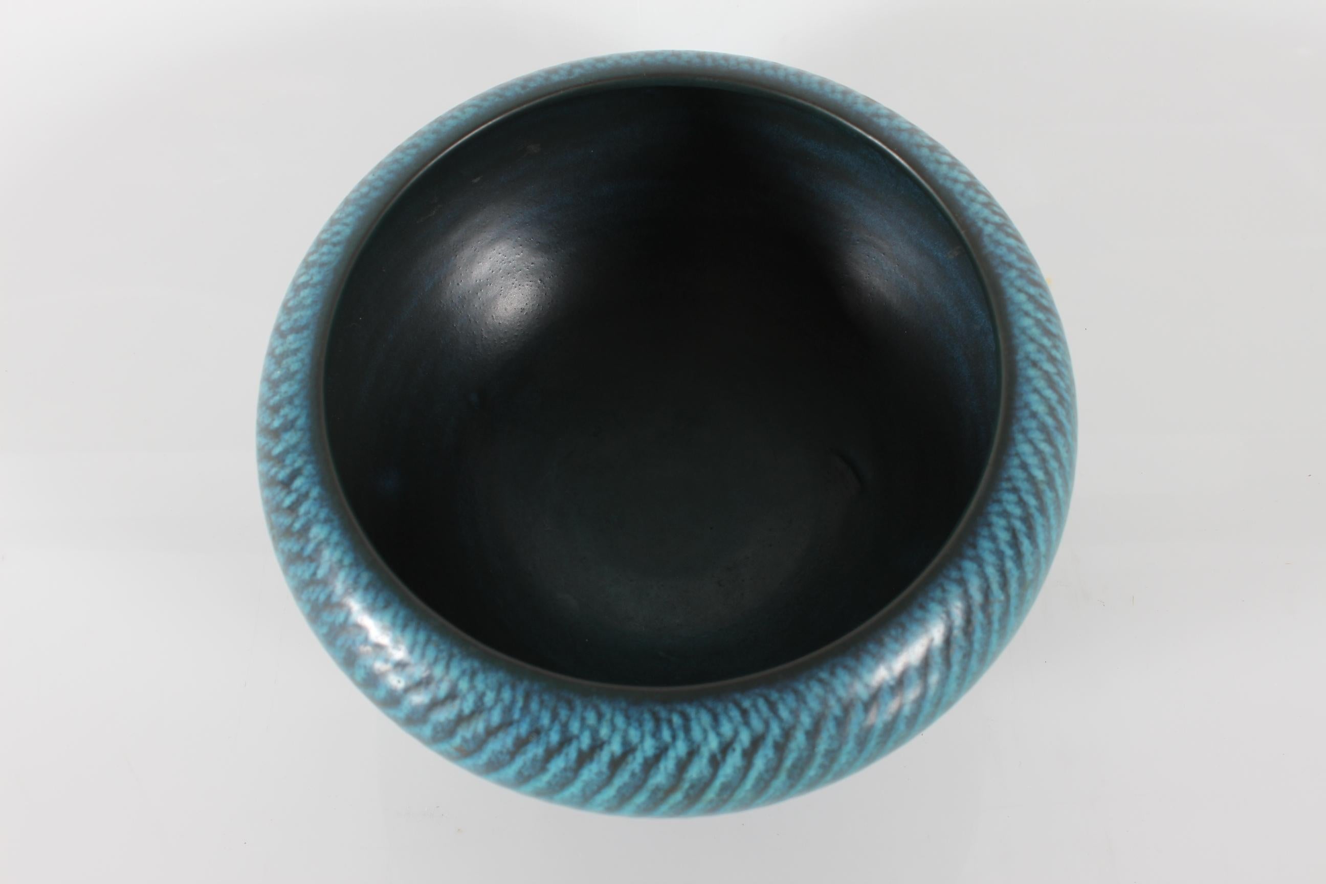 Gunnar Nylund Schale von Nymølle, Türkis-blaue Glasur 1960er Jahre - Dänemark Mitte des Jahrhunderts (Glasiert) im Angebot