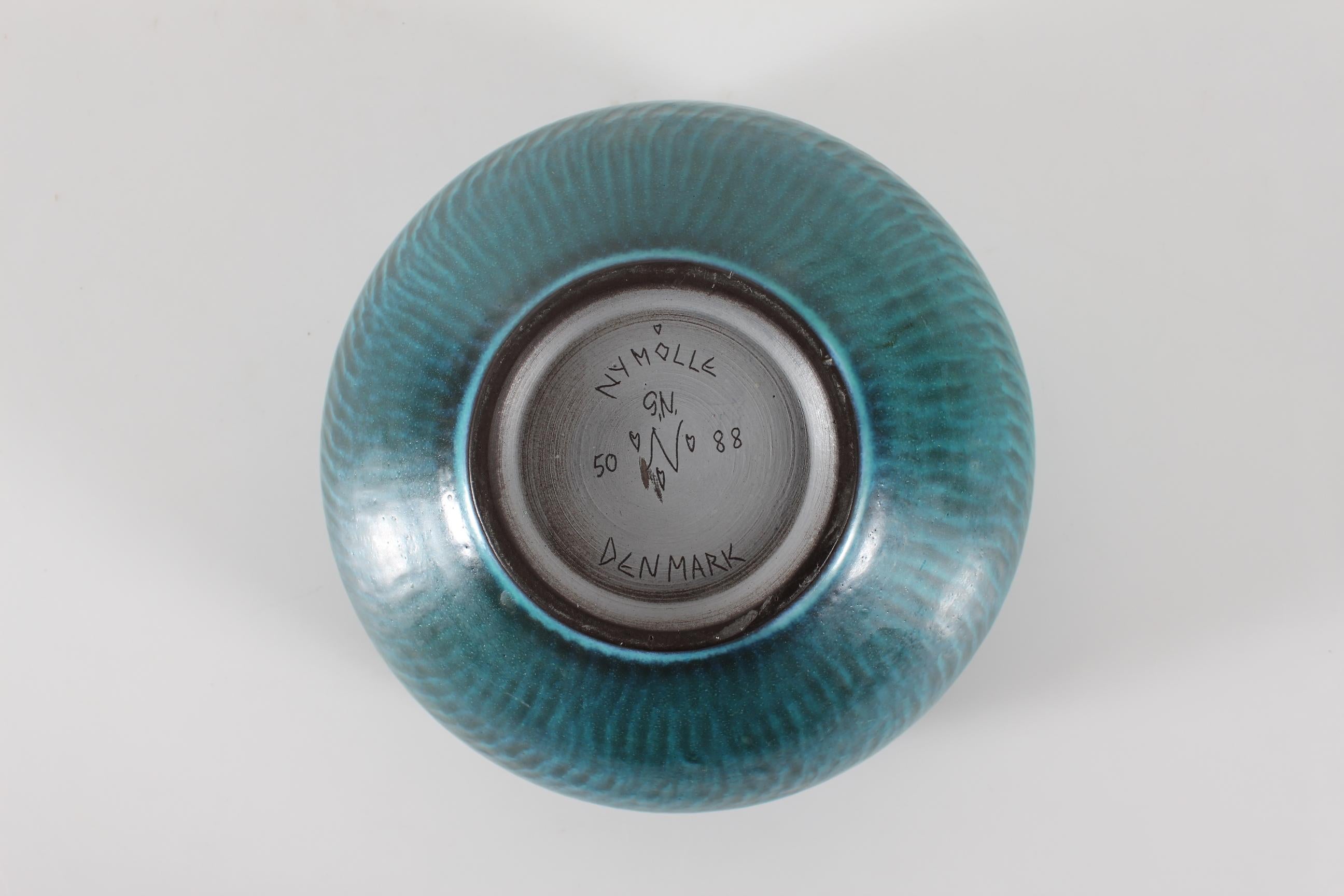 Gunnar Nylund Schale von Nymølle, Türkis-blaue Glasur 1960er Jahre - Dänemark Mitte des Jahrhunderts (Keramik) im Angebot