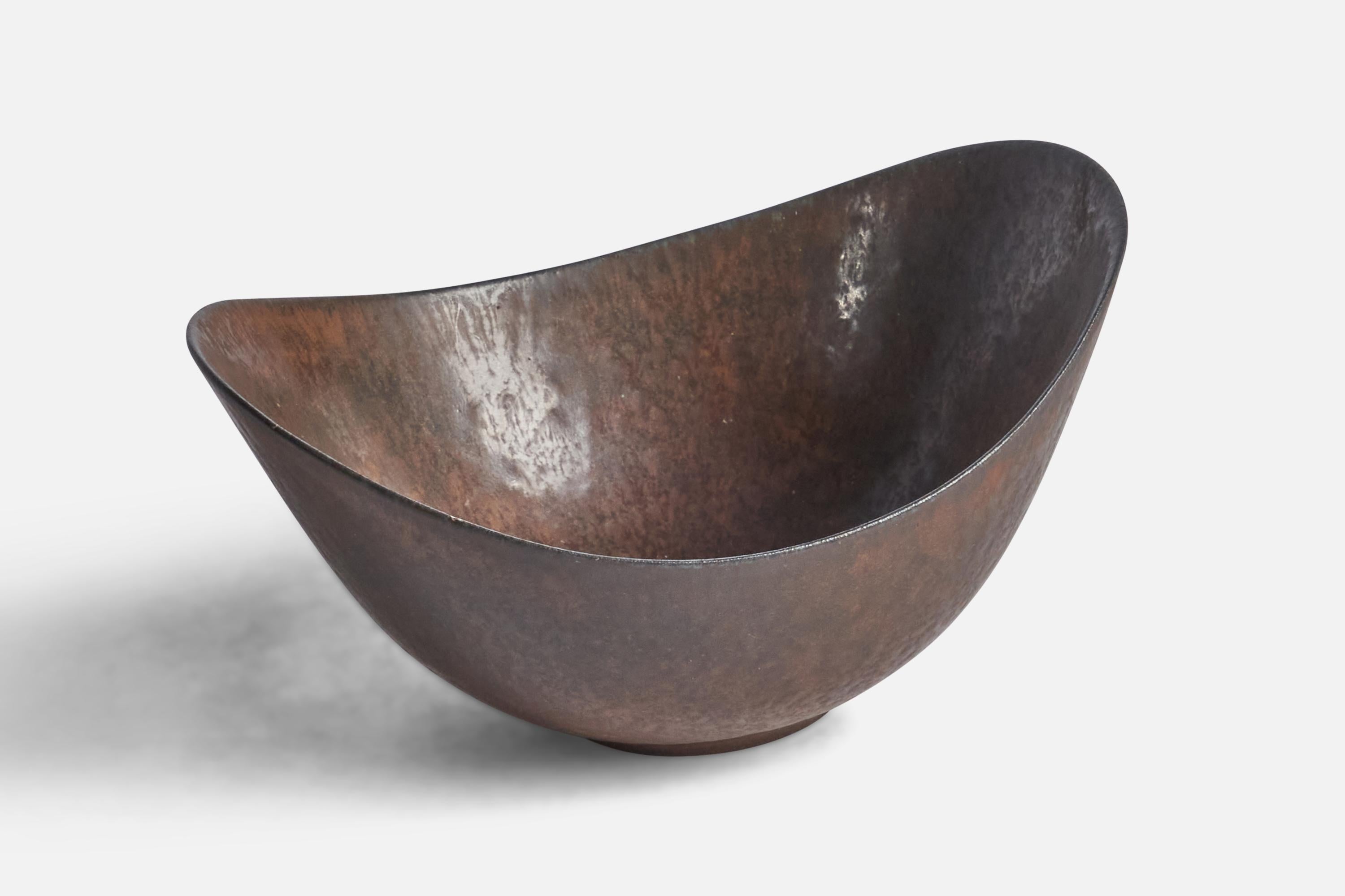 Scandinavian Modern Gunnar Nylund, Bowl, Stoneware, Sweden, 1940s For Sale