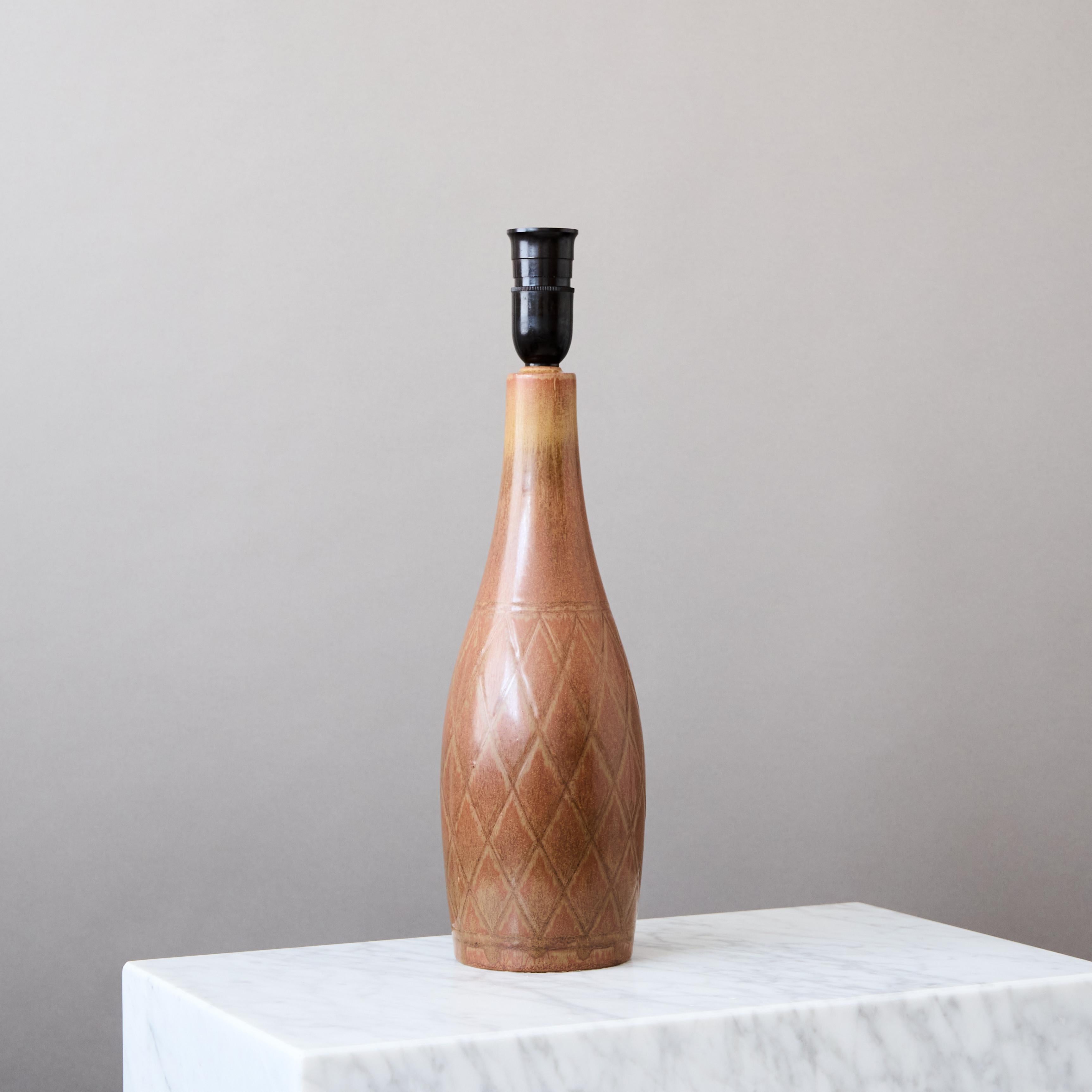 Gunnar Nylund, Lámpara de sobremesa de gres marrón para Rörstrand, Suecia, años 40 Glaseado en venta