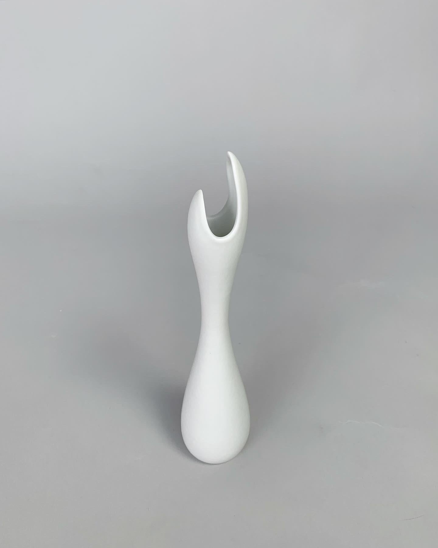 Hand-Crafted Gunnar Nylund Caolina Vase White Glazed Stoneware Carrara Rörstrand Sweden For Sale