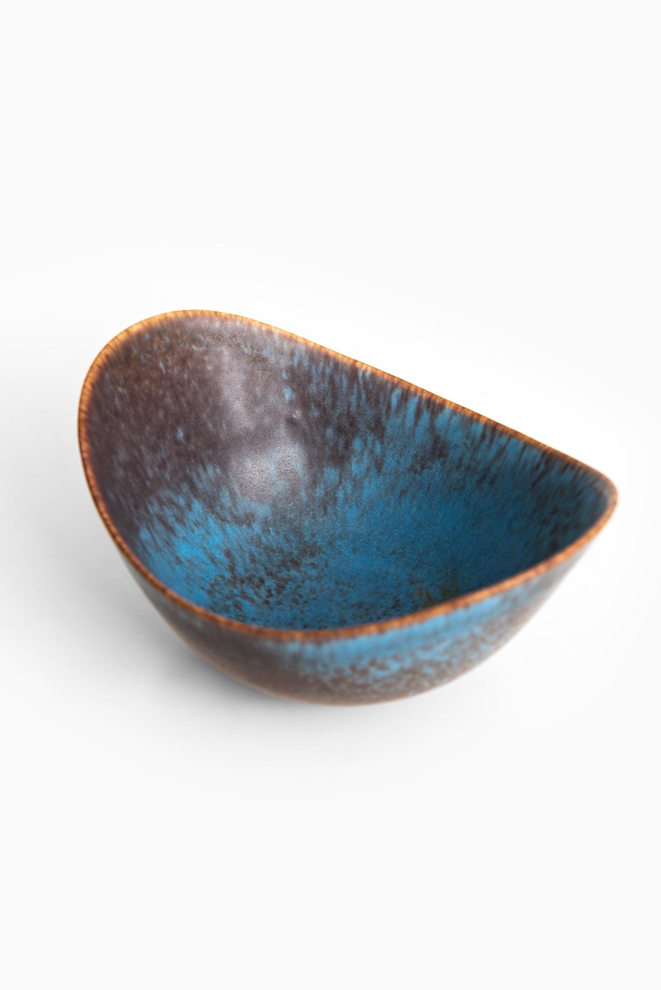 Scandinavian Modern Gunnar Nylund Ceramic Bowl Model ARO by Rörstrand in Sweden For Sale