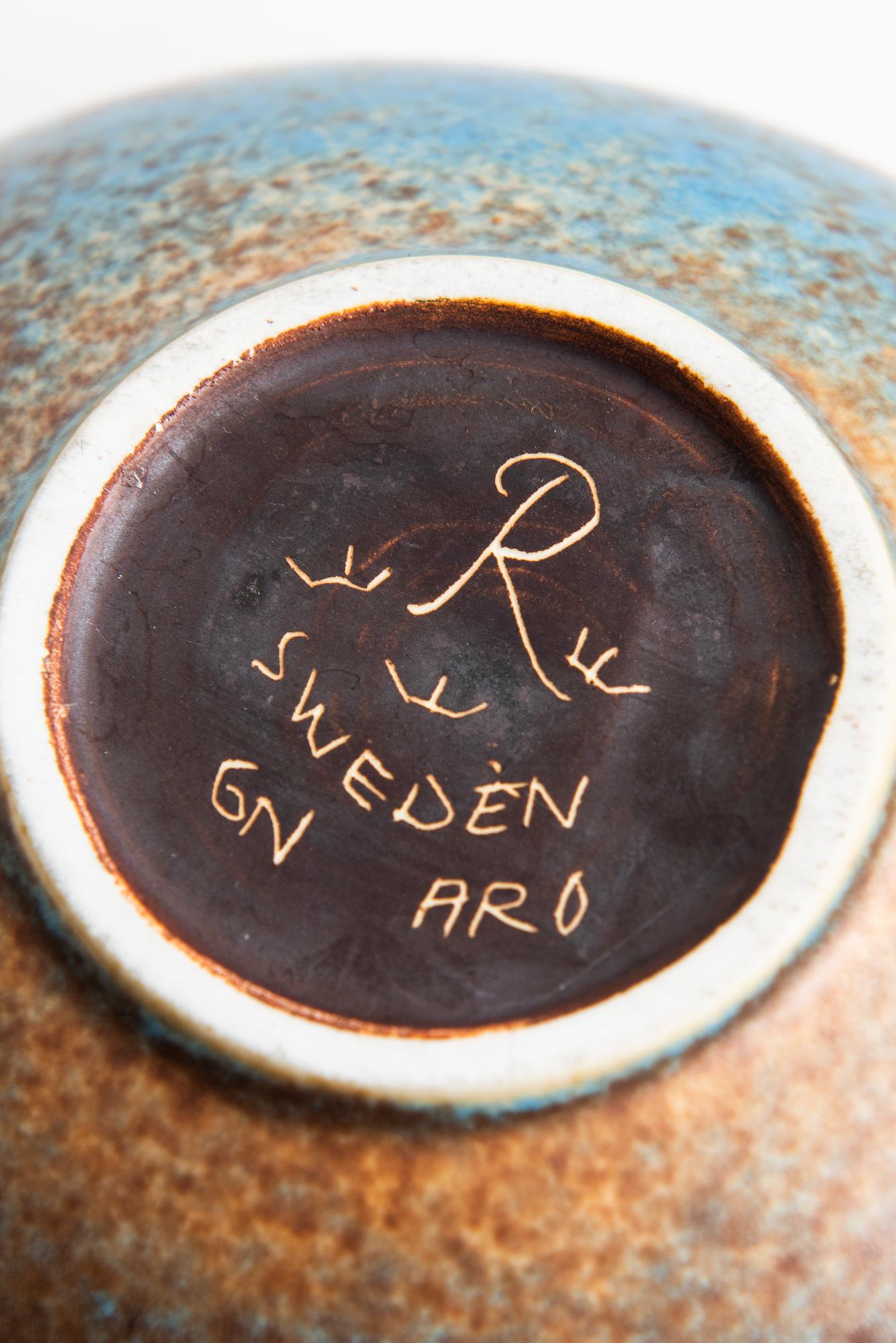Gunnar Nylund Ceramic Bowl Model ARO by Rörstrand in Sweden In Excellent Condition For Sale In Limhamn, Skåne län