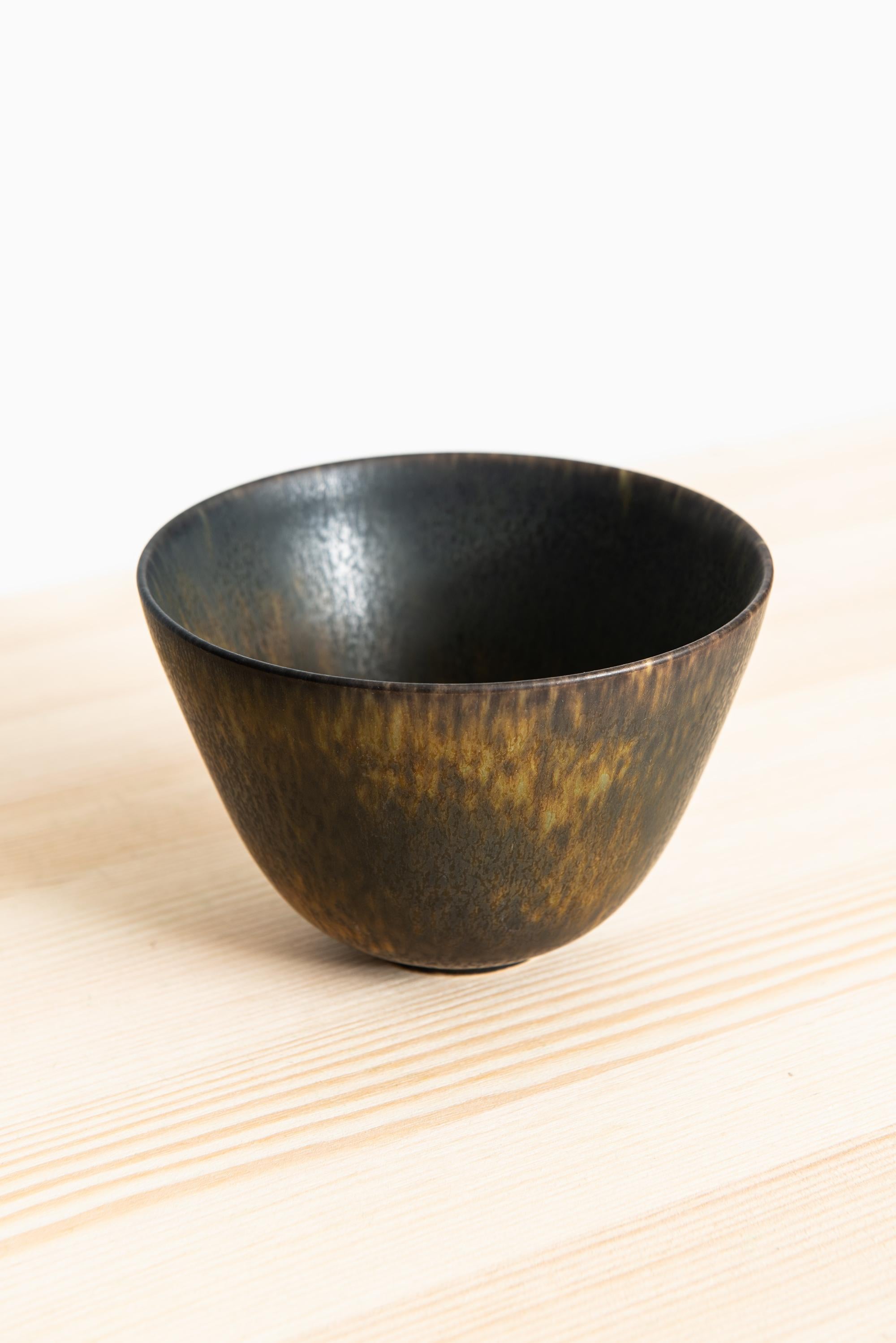 Ceramic bowl model ARU designed by Gunnar Nylund. Produced by Rörstrand in Sweden.