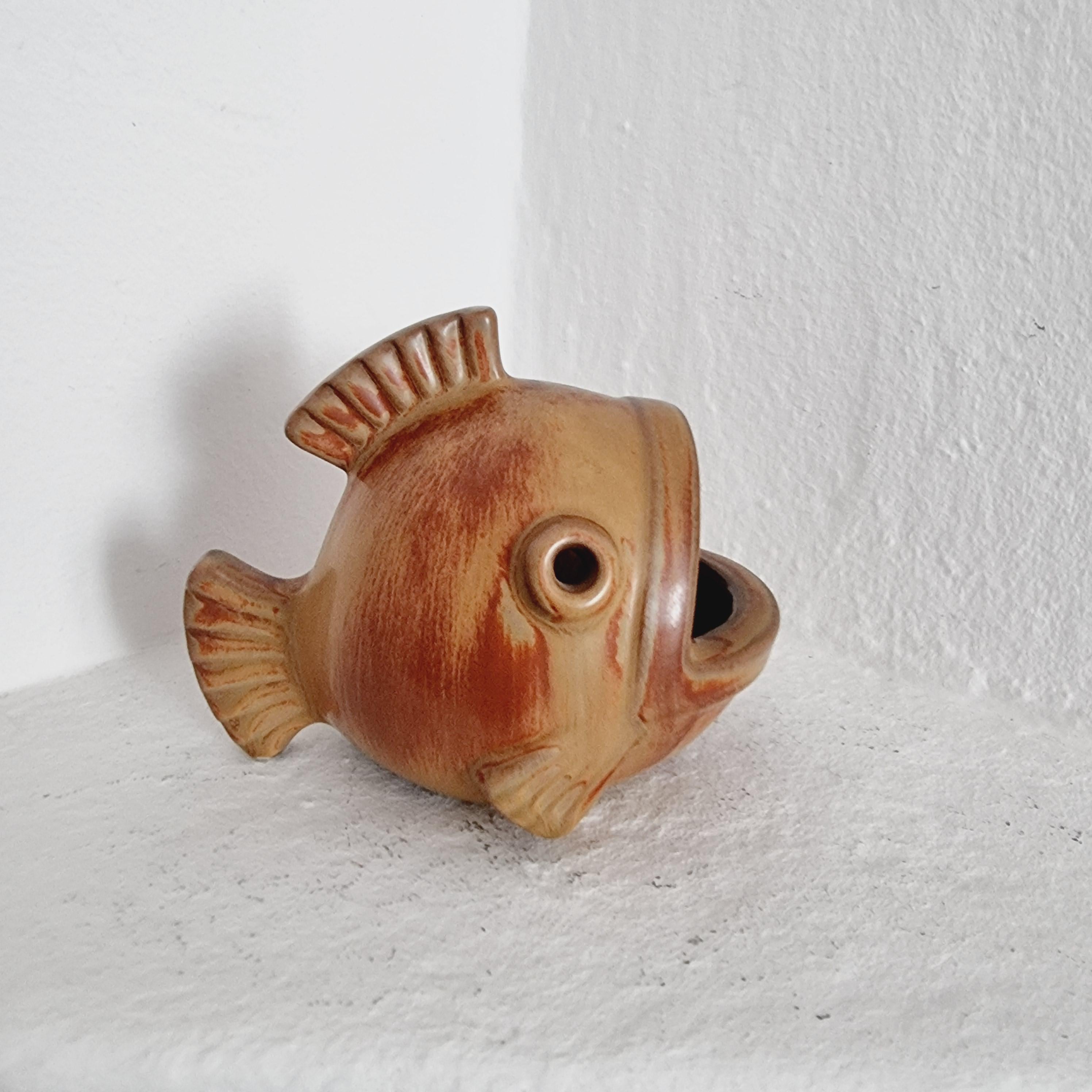 Mid-Century Modern Gunnar Nylund, sculpture/vase/bol en céramique en forme de poisson, scandinave moderne en vente