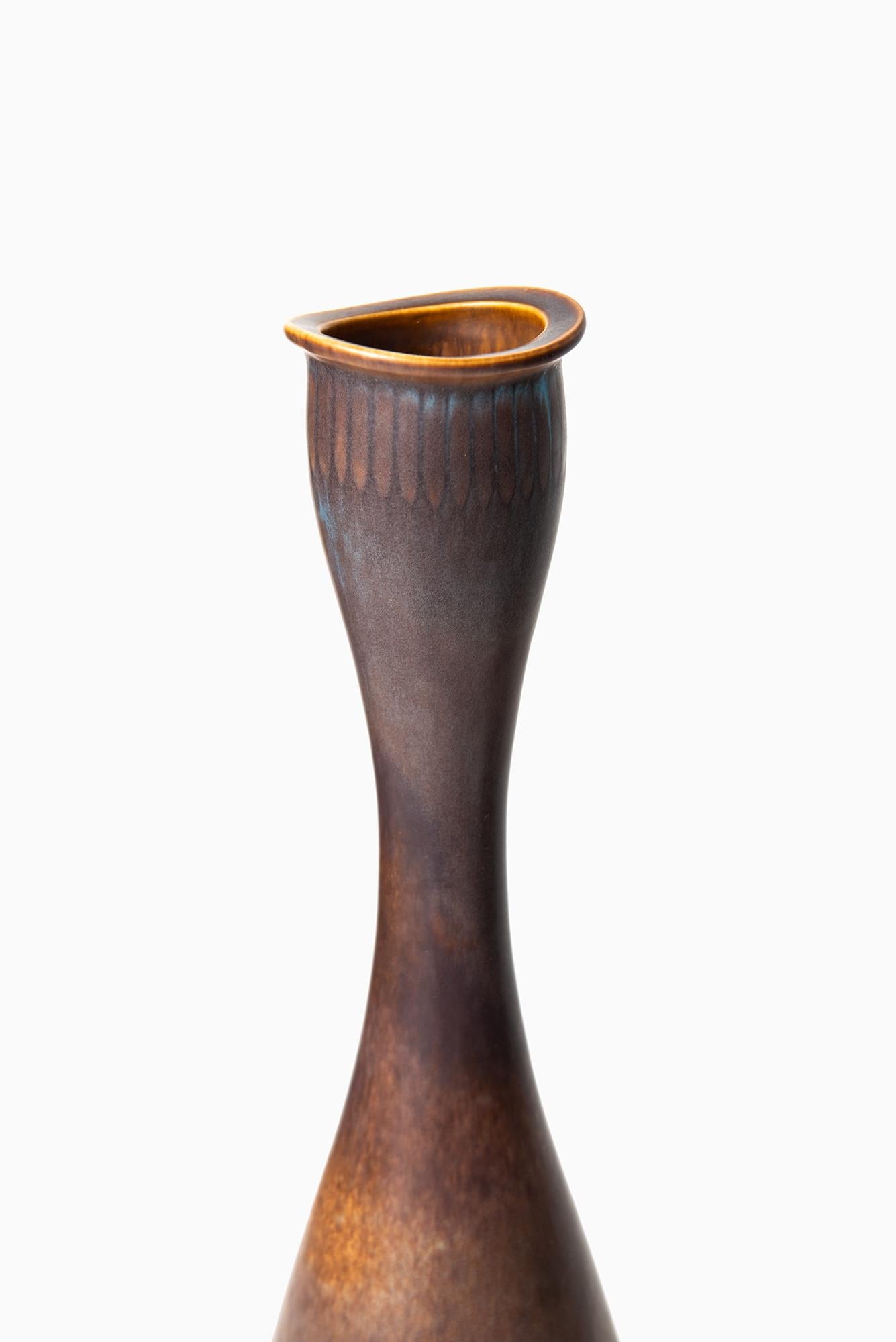 Suédois Vase en céramique Gunnar Nylund par Rörstrand en Suède en vente