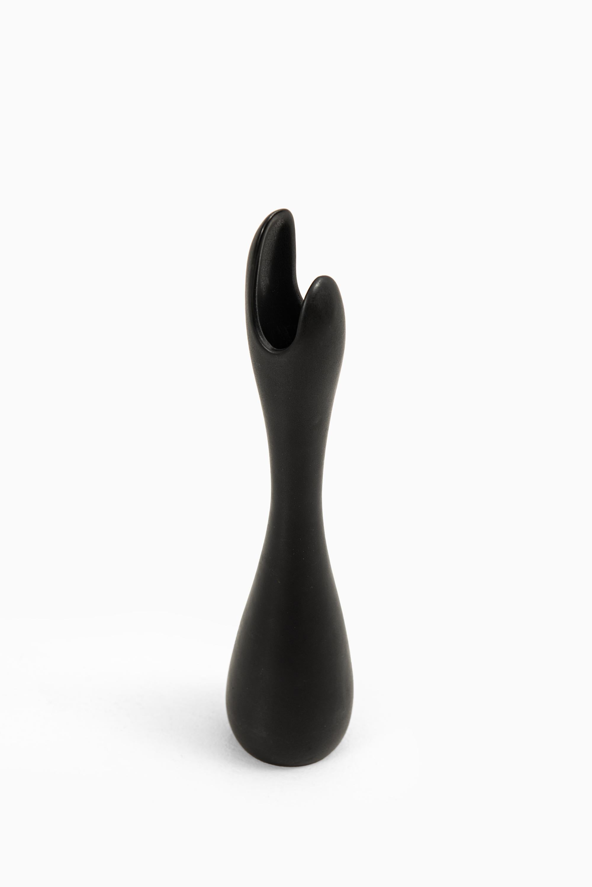 Vase en céramique Caolina conçu par Gunnar Nylund. Produit par Rörstrand en Suède.