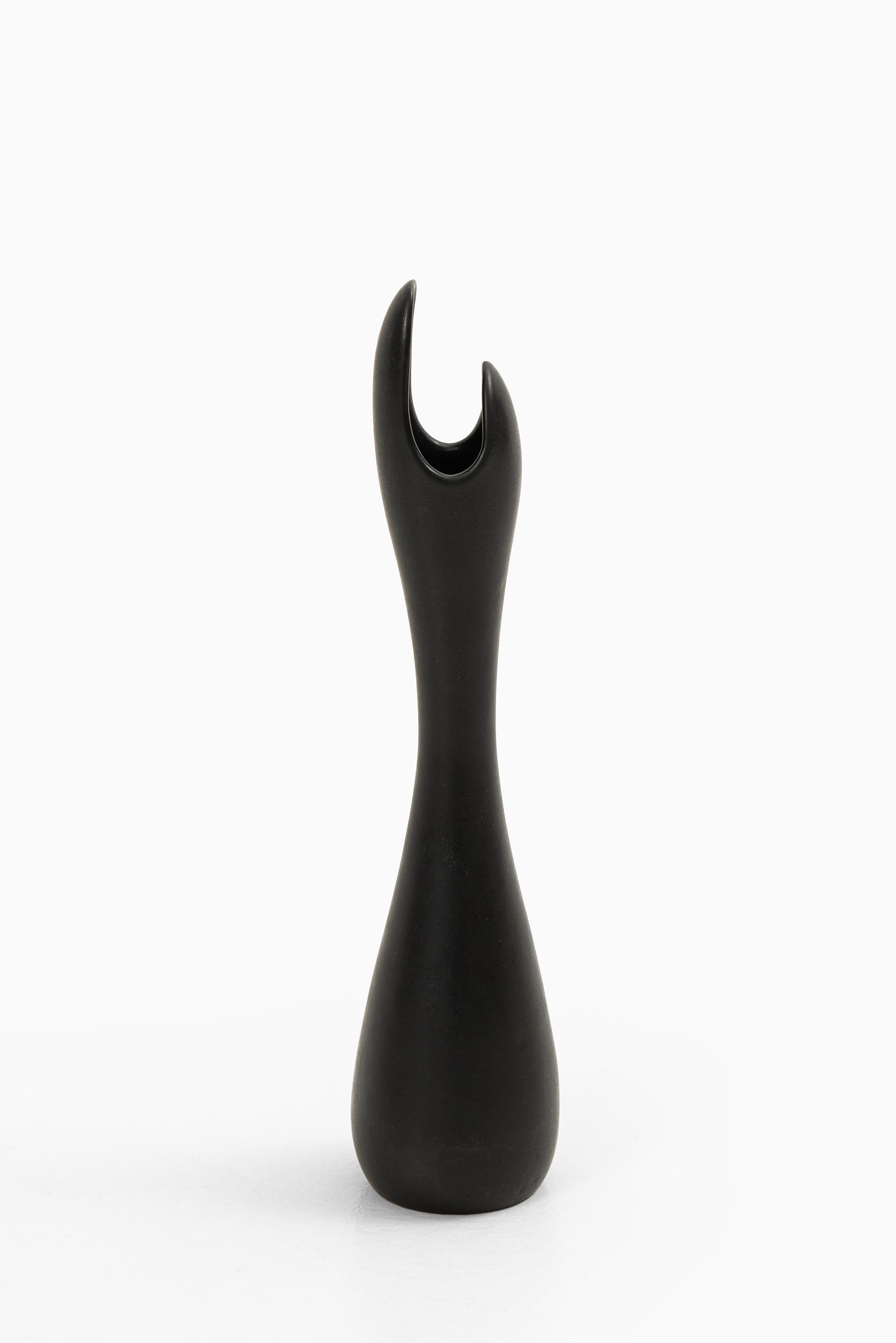 Scandinave moderne Gunnar Nylund Vase en céramique Modèle Caolina Produit par Rörstrand en Suède en vente