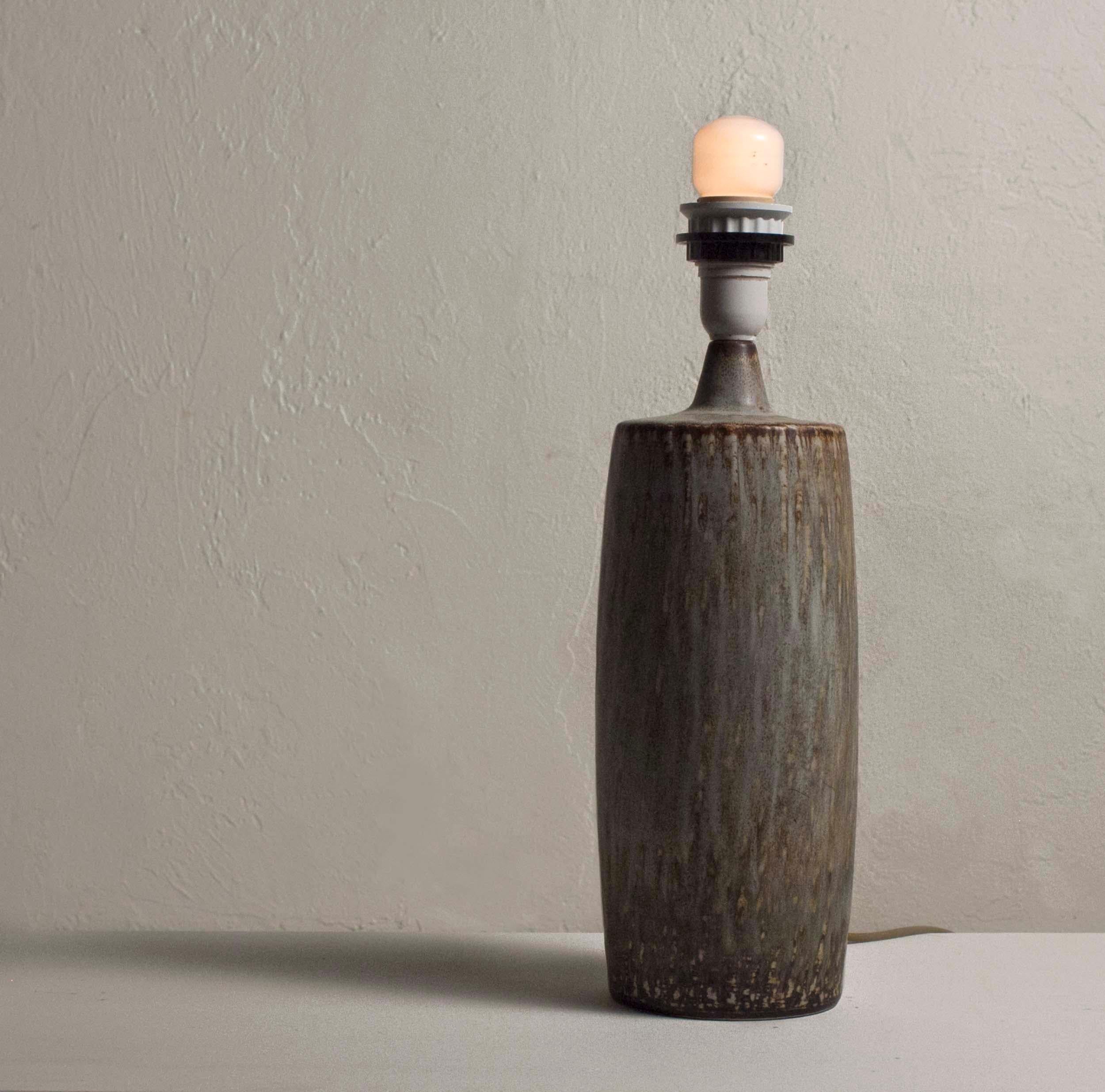 Gunnar Nylund ceramics lamp “Rubus” for Rörstrand, Sweden, 1950s-1960s

Gunnar Nylund, table lamp, Rörstrand, signed, glazed stoneware, measures: height (with lamp holder) about 40 cm.

Tall table lamp designed by the Swedish ceramic designer,