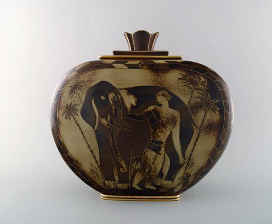 Gunnar Nylund for ALP Lidköping. Large unique handcrafted Art Deco flambé lidded jar with elephant motifs, 1930s.
Model number 2151.
Decoration by Oskar Dahl.
In very good condition.
Measures: 33.5 x 31 cm.
Stamped.
