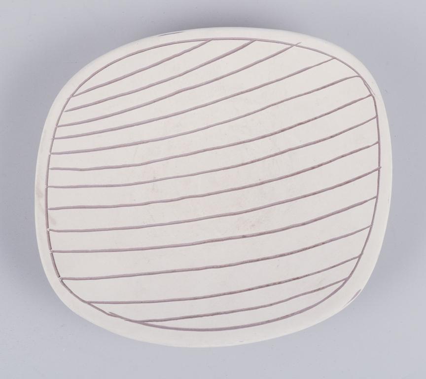 Pre-owned goods are exempt from import duties for U.S. customers. 
Therefore, no import tariffs will be applicable to your purchase.

Gunnar Nylund for Nymølle, Denmark.
Three unique bowls in terracotta.
Various abstract motifs incised on a light