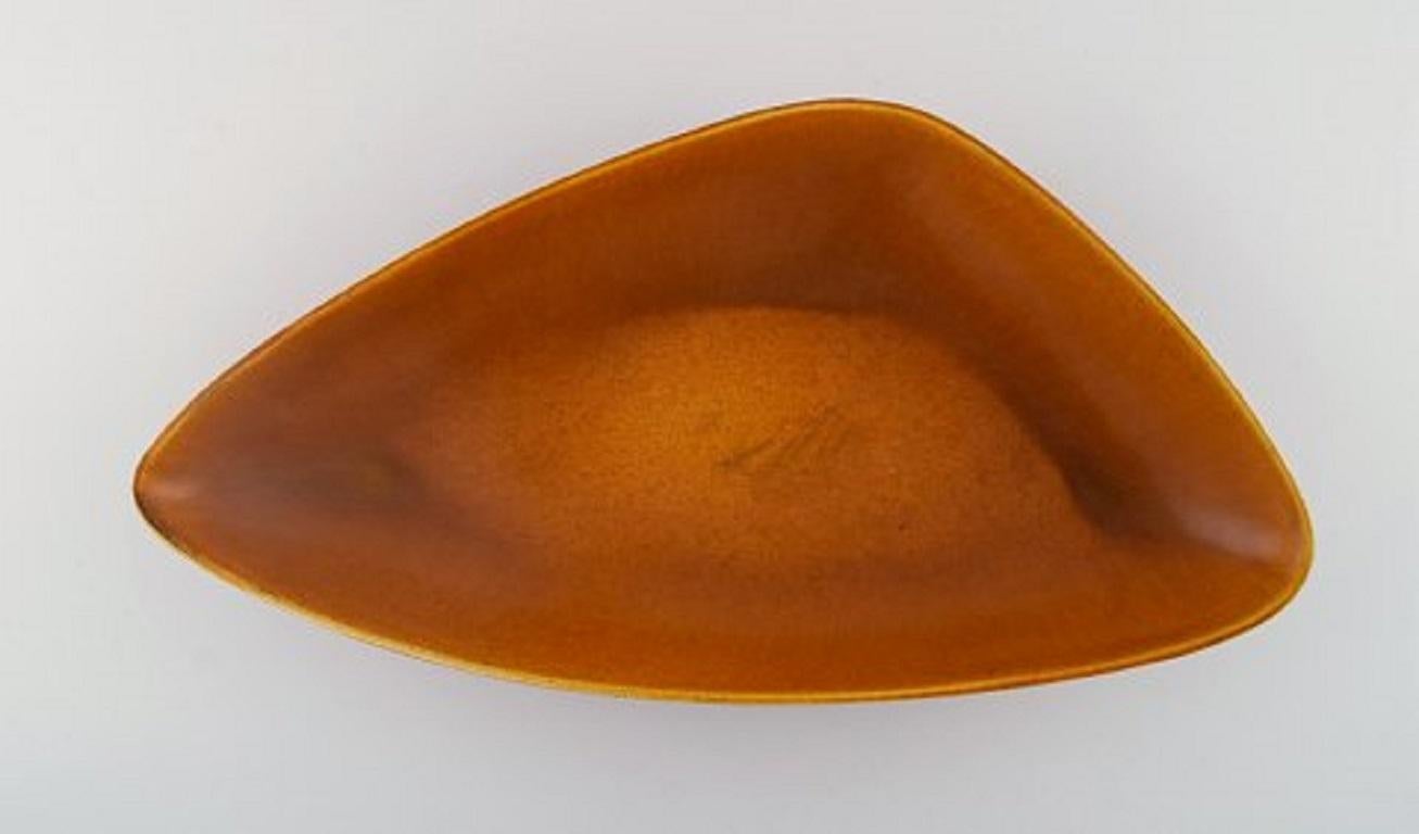 Scandinavian Modern Gunnar Nylund for Nymølle, Large Triangular Dish in Glazed Ceramics, 1960s For Sale