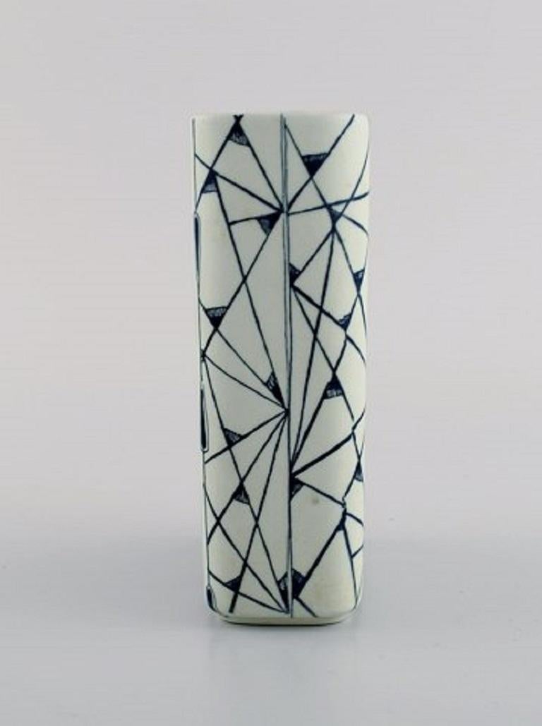 Gunnar Nylund for Nymølle, Rare Akvaria Vase in Hand Painted Glazed Ceramics In Excellent Condition In Copenhagen, DK