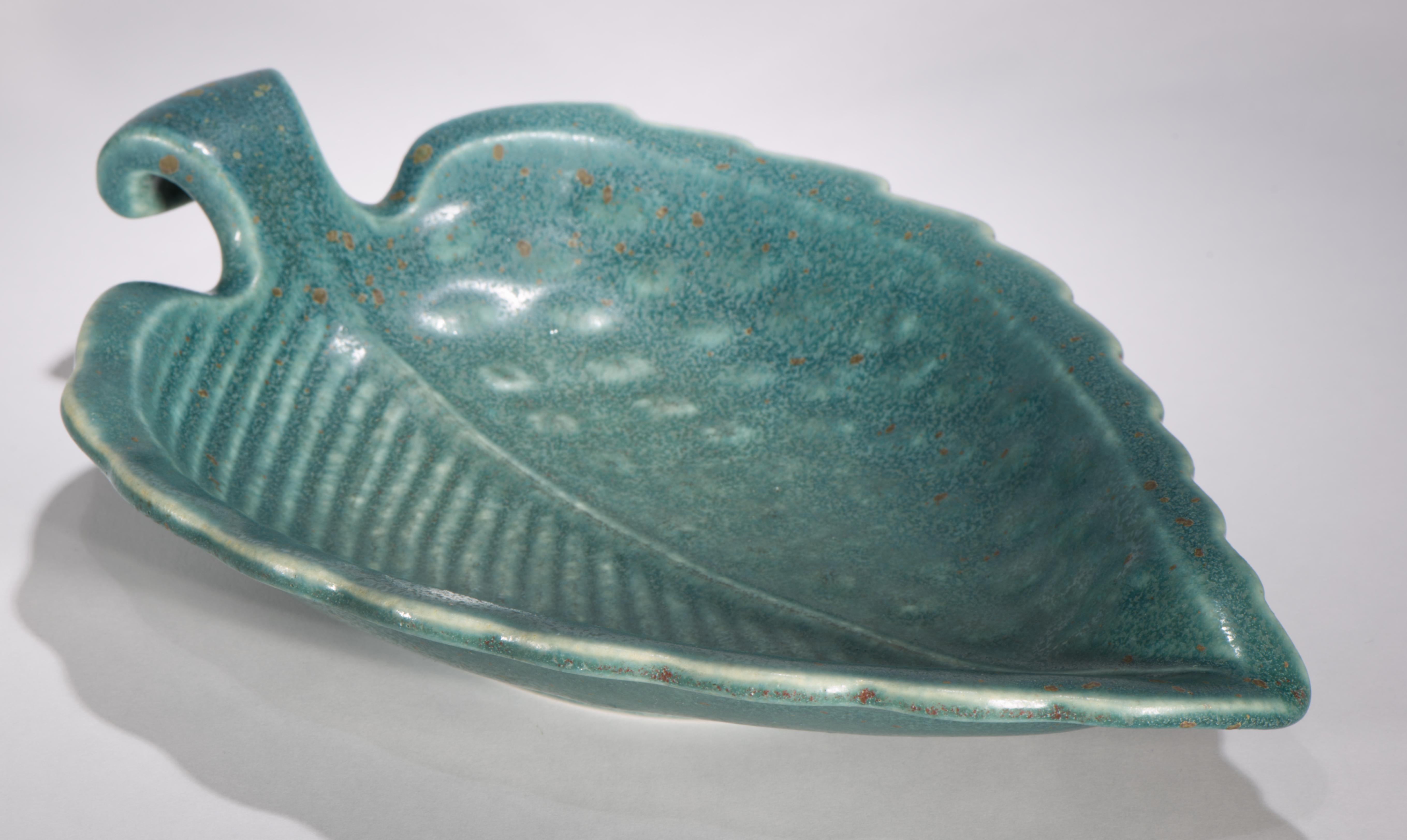 Gunnar Nylund für Rörstand Schweden Keramische Blattschale Tablett 1940-1956 (Keramik) im Angebot