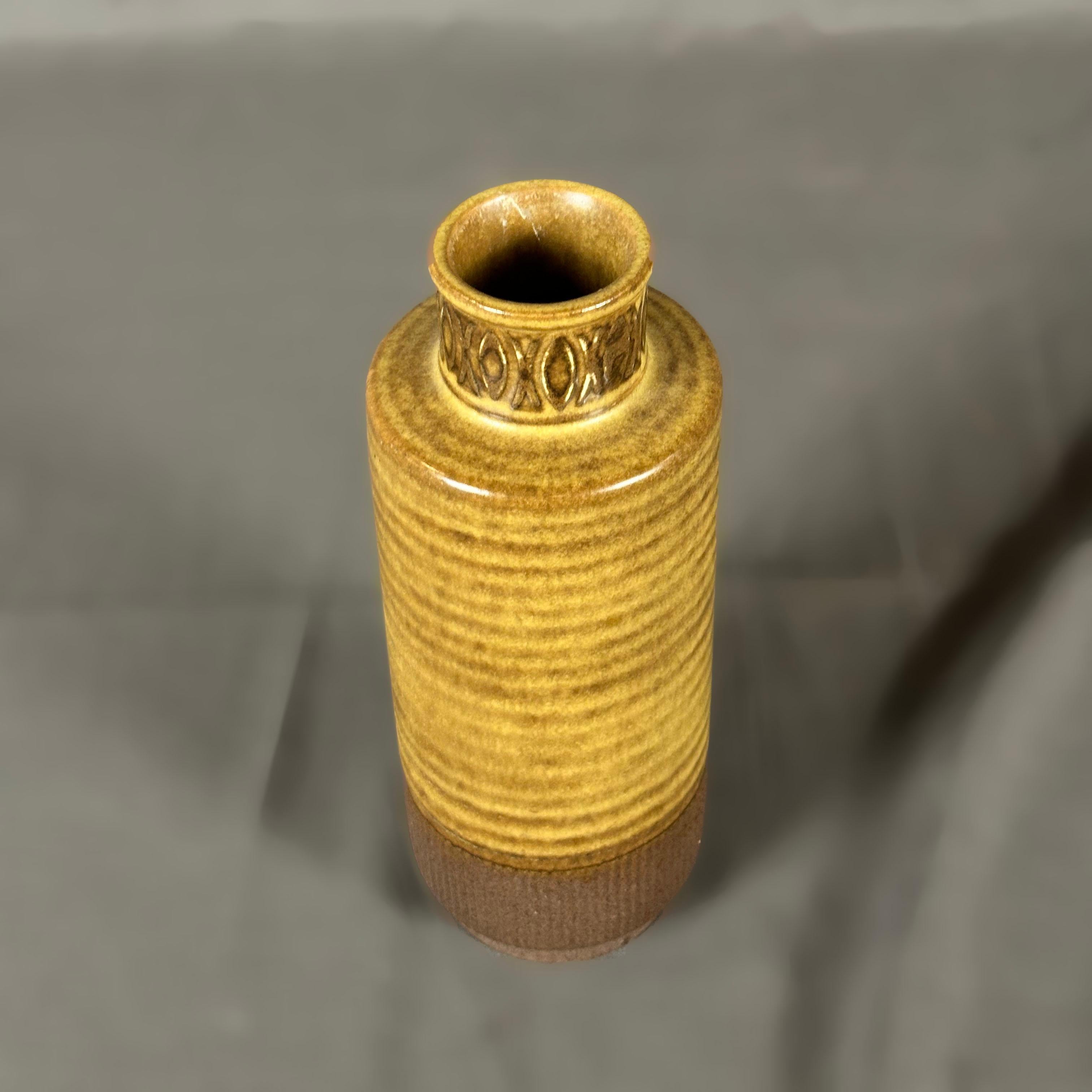 Vase à fleurs moutarde de la collection Petitess de Gunnar Nylund pour Rörstrand 1964 Bon état - En vente à Mexico City, MX