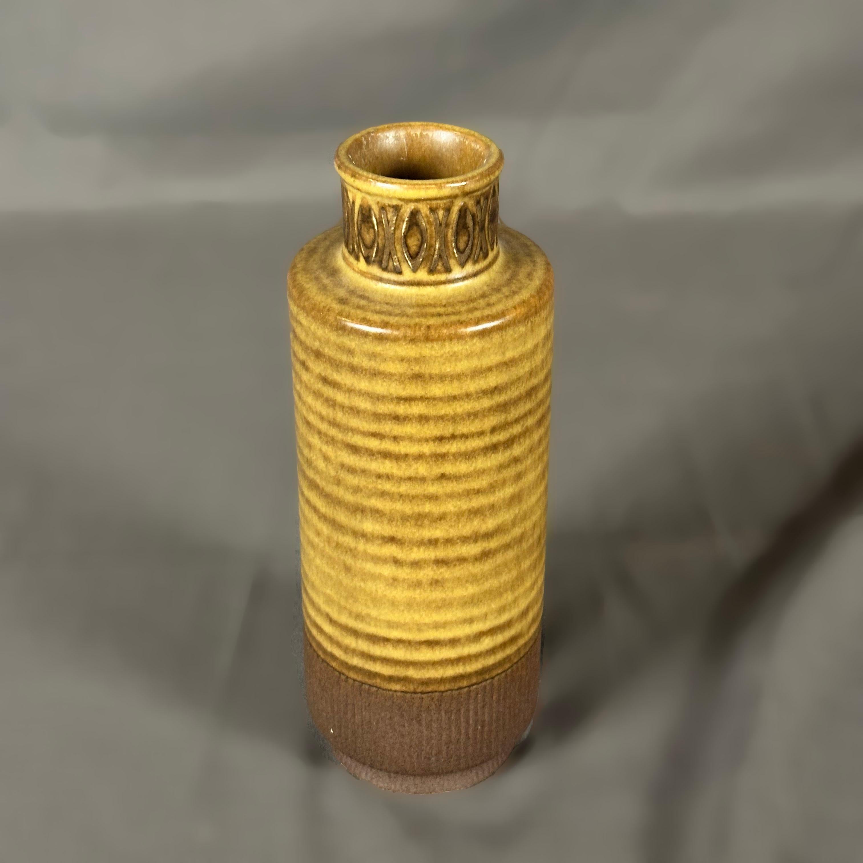 Milieu du XXe siècle Vase à fleurs moutarde de la collection Petitess de Gunnar Nylund pour Rörstrand 1964 en vente