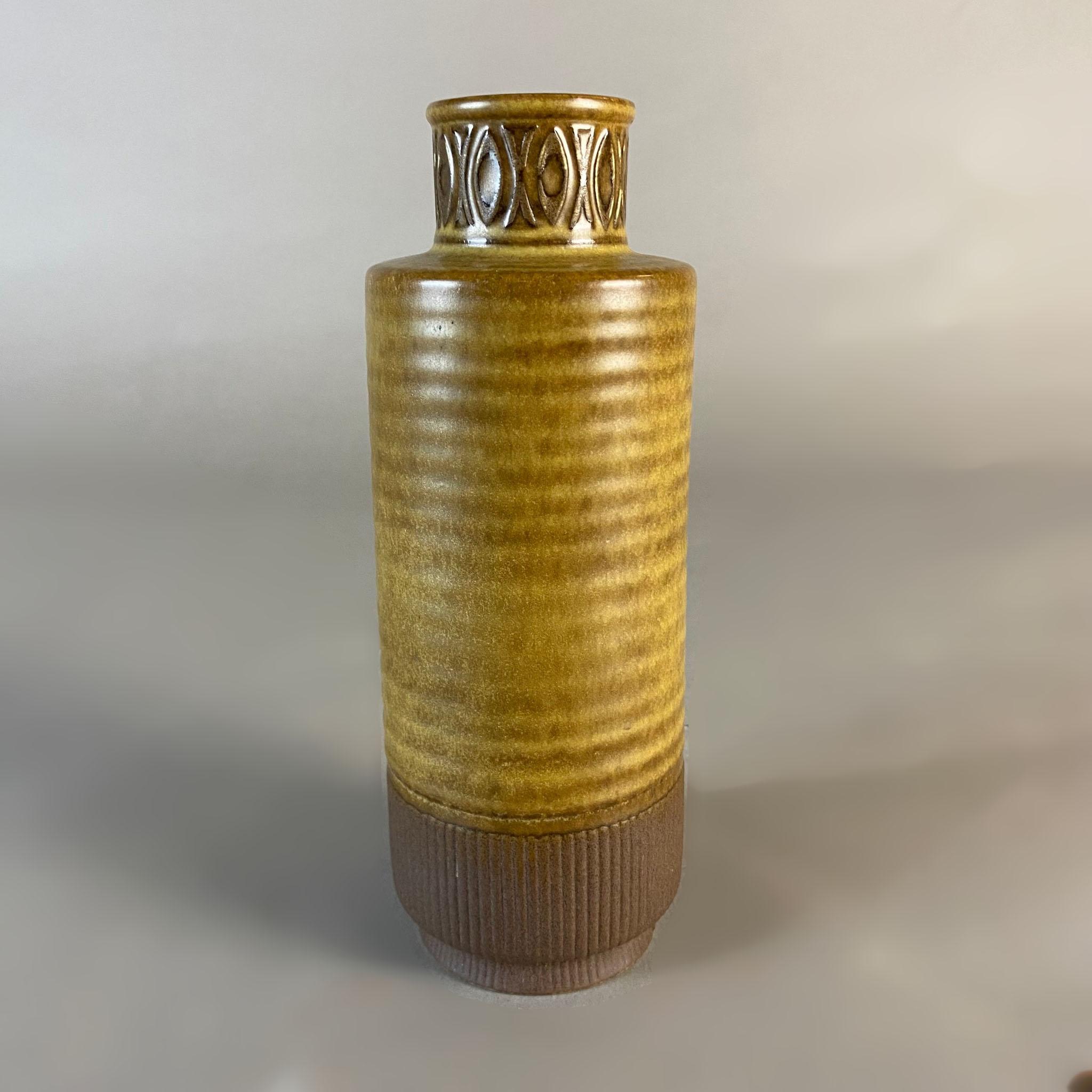 Vase à fleurs moutarde de la collection Petitess de Gunnar Nylund pour Rörstrand 1964 en vente 2