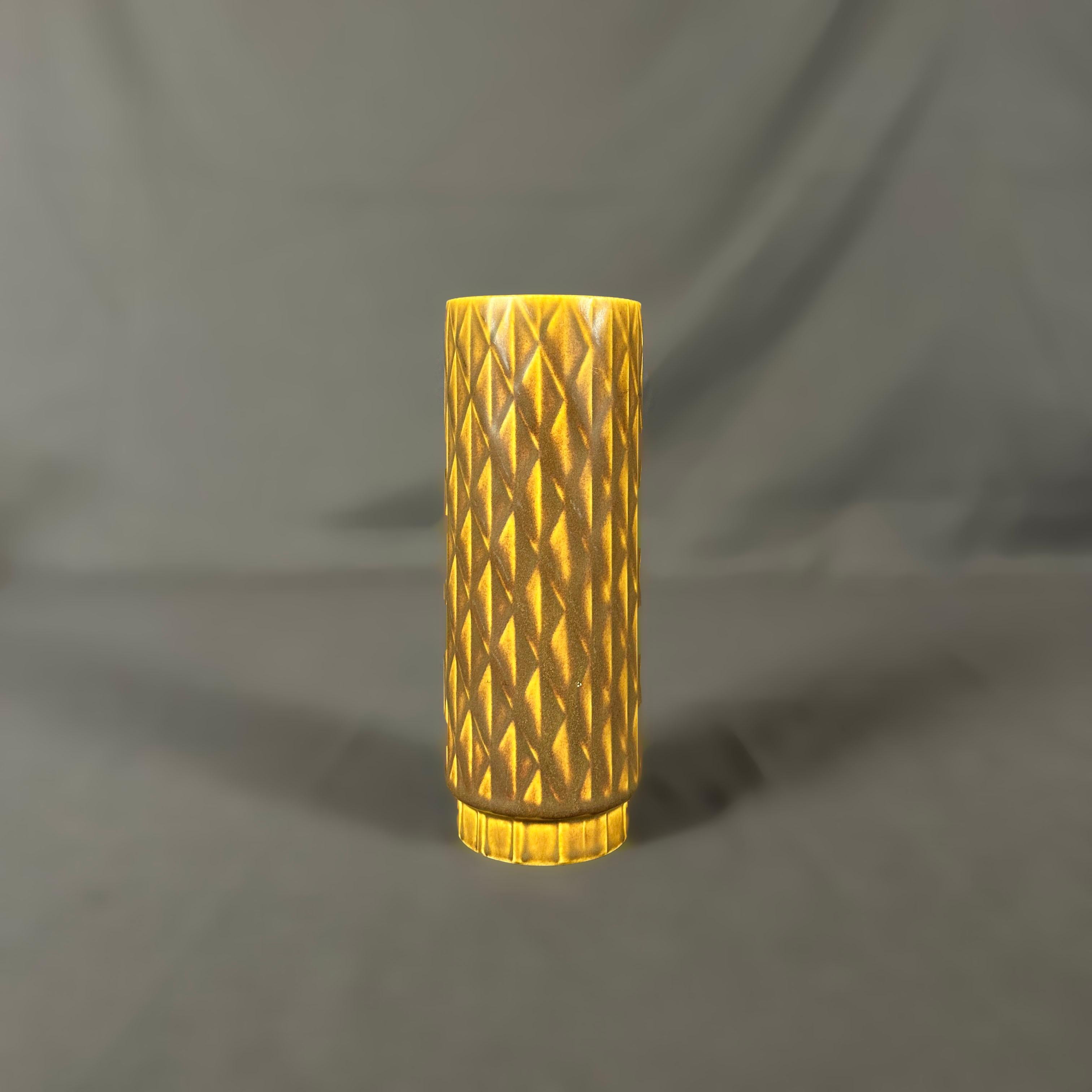 Suédois Vase Model 5 de Gunnar Nylund pour Rörstrand 1967 de la Collection Eterna en vente