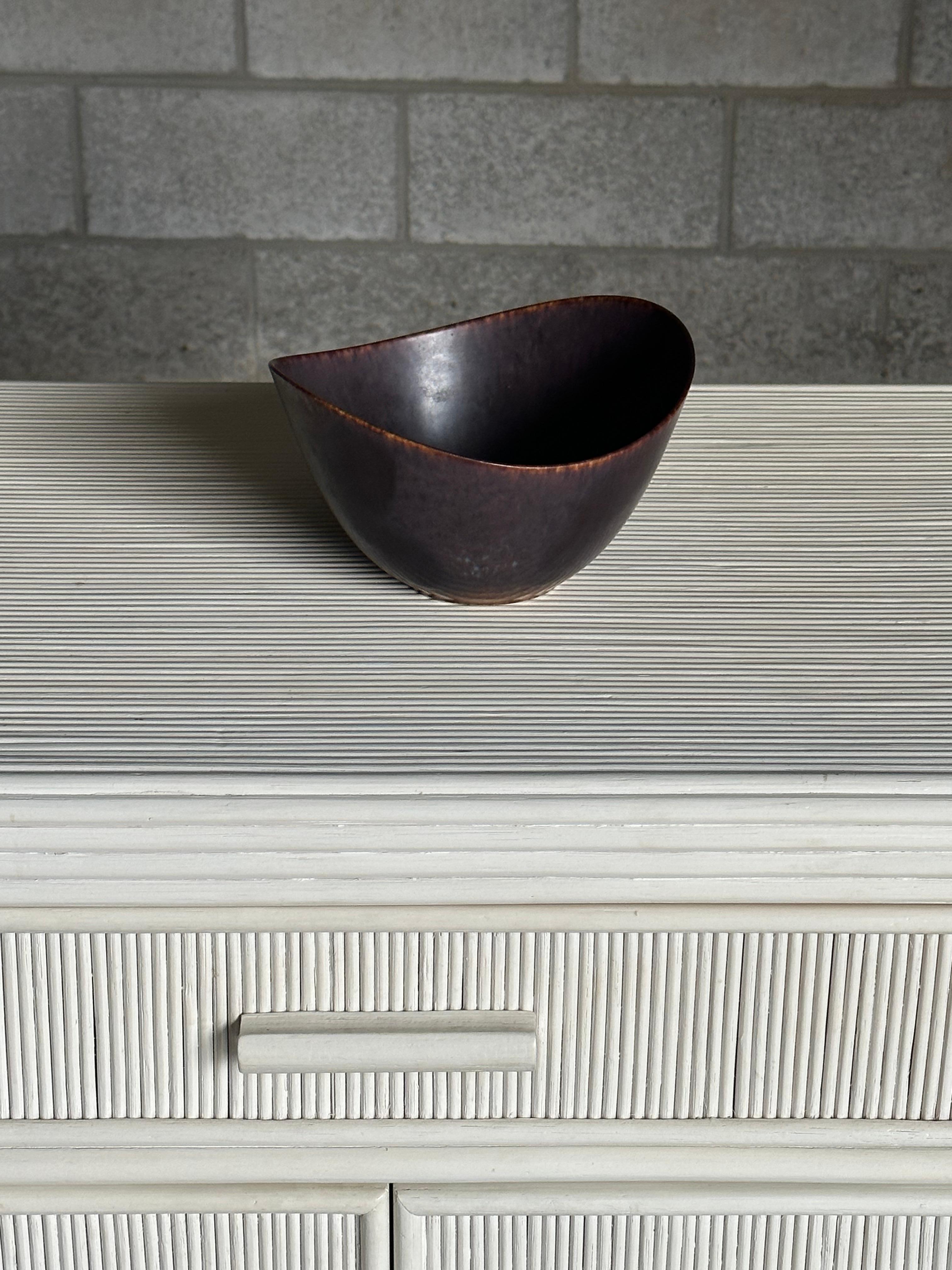 Mid-Century Modern Gunnar Nylund for Rörstrand AXK Stoneware Bowl For Sale