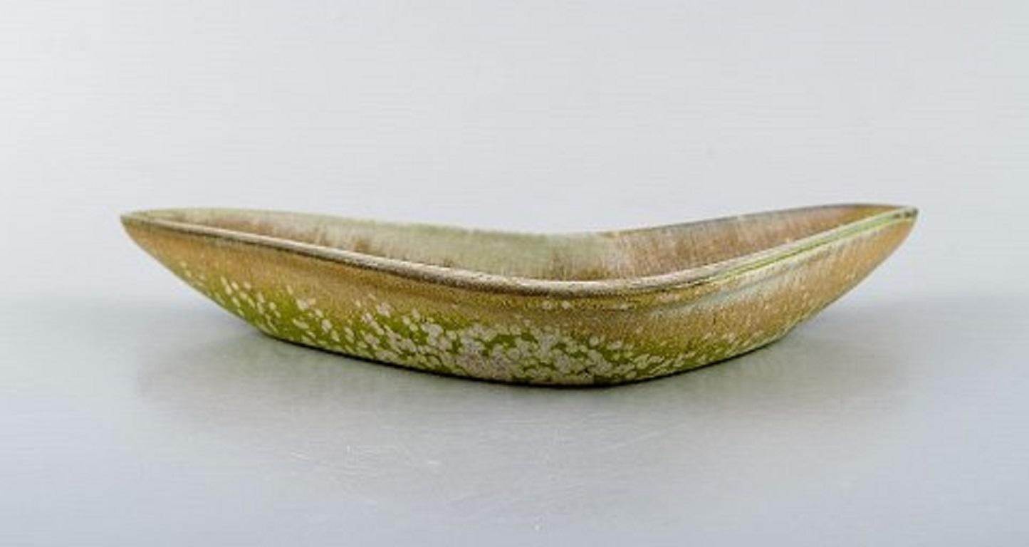 Scandinavian Modern Gunnar Nylund for Rörstrand, Boomerang Shaped Bowl in Glazed Ceramics