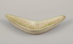 Gunnar Nylund for Rörstrand. Boomerang-shaped ceramic bowl. Eggshell glaze.