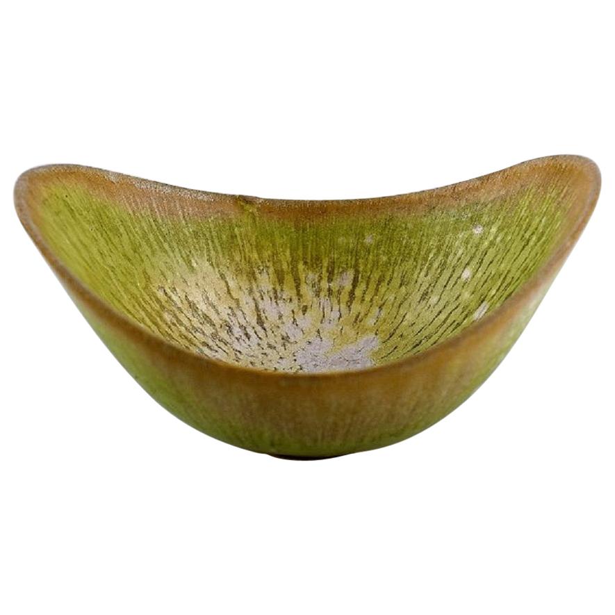 Gunnar Nylund pour Rörstrand. Bol en céramique émaillée, milieu du 20e siècle