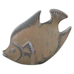 Gunnar Nylund para Rörstrand. Figura de cerámica de un pez. Mediados del siglo XX