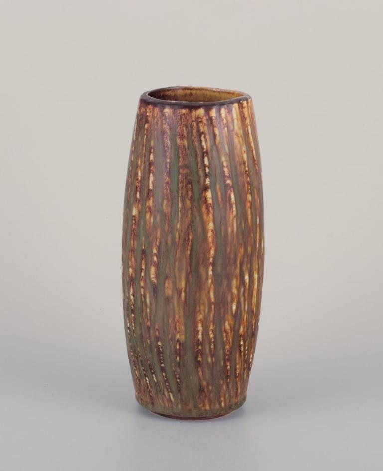 Gunnar Nylund (1904-1997) for Rörstrand.
Ceramic vase with birch glaze.
Mid-20th century.
Marked.
First factory quality.
In perfect condition.
Dimensions: Height 22.5 cm x Diameter 9.5 cm.

Gunnar Nylund is widely recognized as a prominent figure in