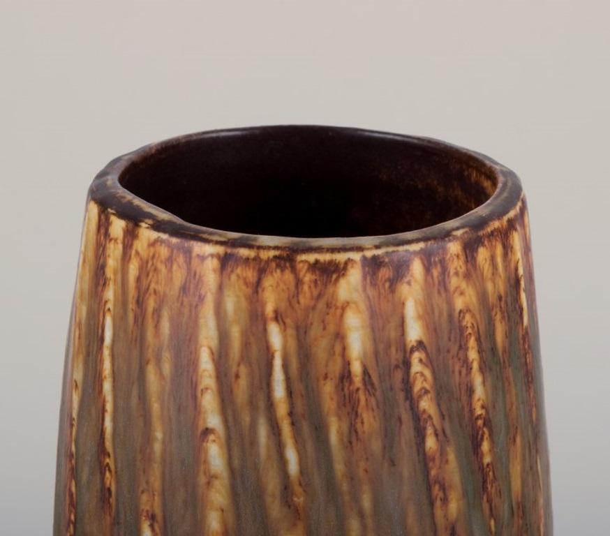 Svedese Gunnar Nylund per Rörstrand, Vaso in ceramica con smalto di betulla. Metà del XX secolo. in vendita