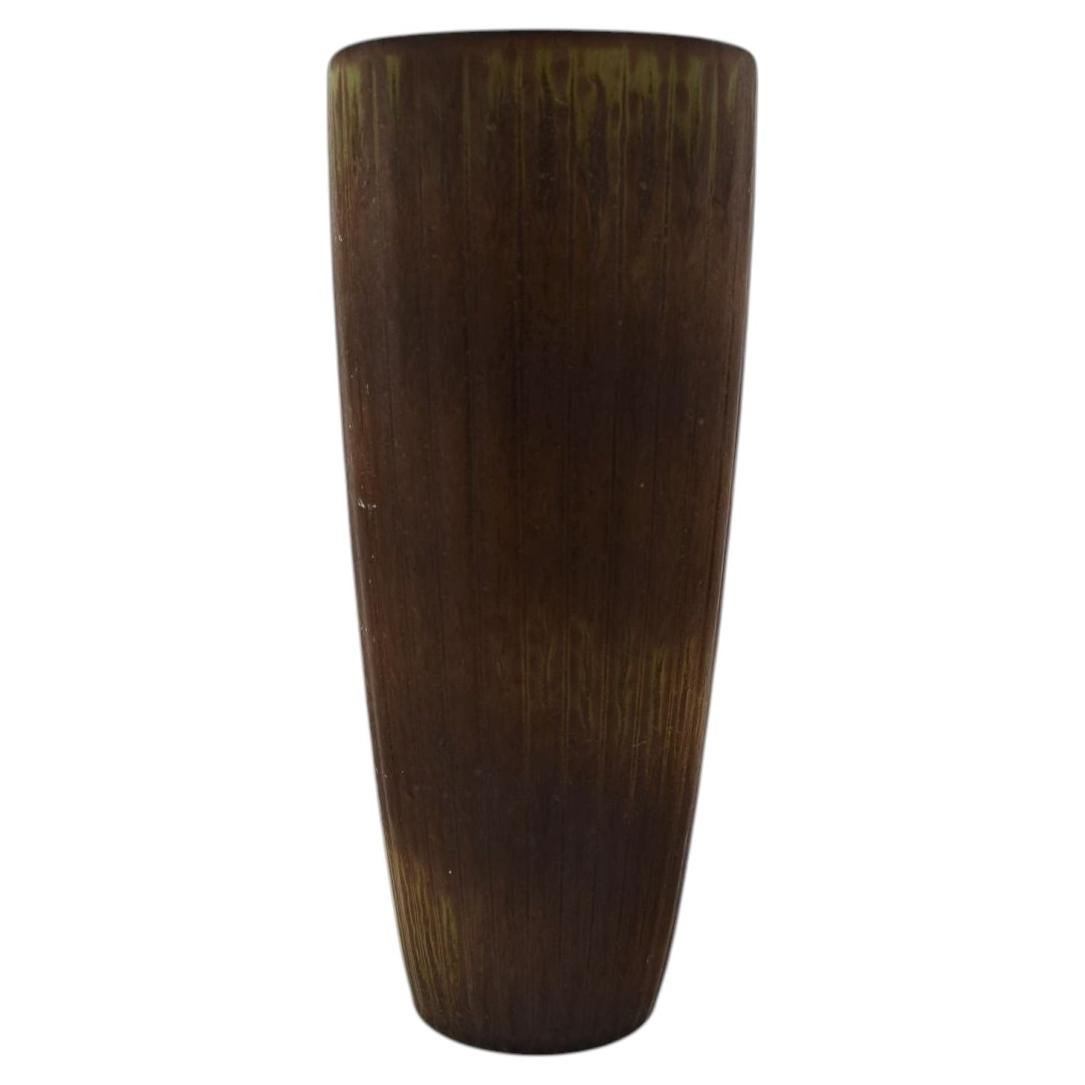 Gunnar Nylund per Rörstrand. Vaso in ceramica con smalto nei toni del marrone.