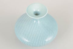 Gunnar Nylund para Rörstrand. Jarrón de cerámica con esmalte azul turquesa. Mediados del siglo XX