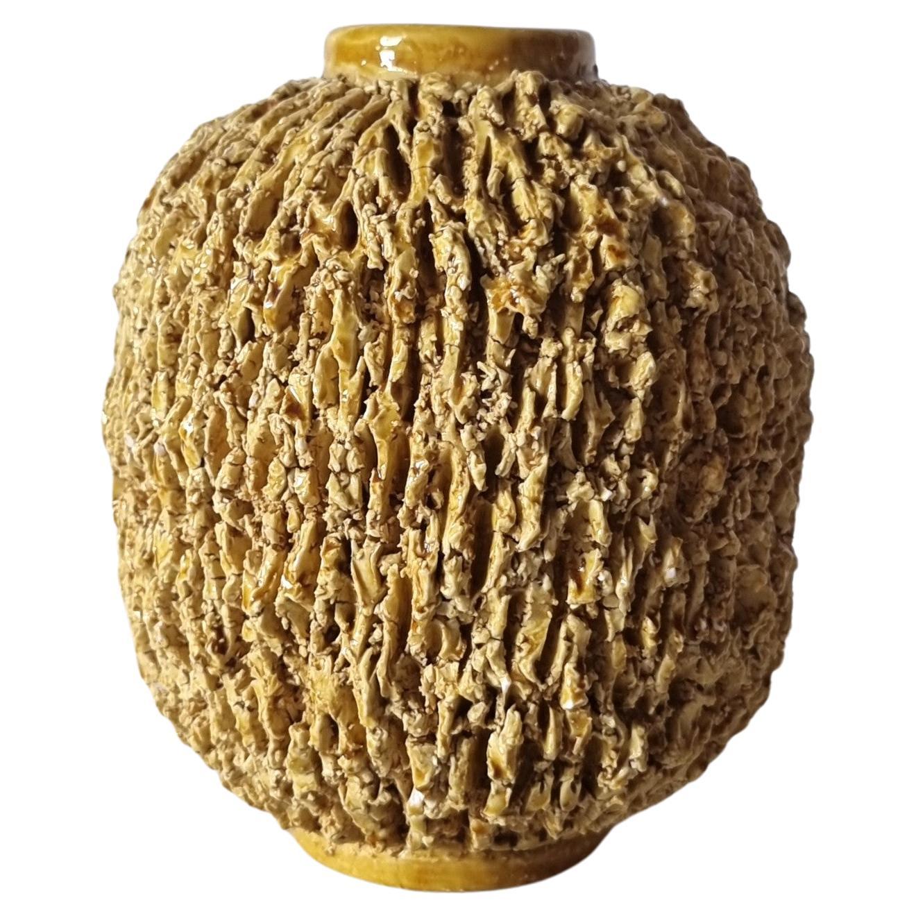 Gunnar Nylund per Rorstrand, Serie Chamotte 'Hedgehog', Vaso scolpito in topazio