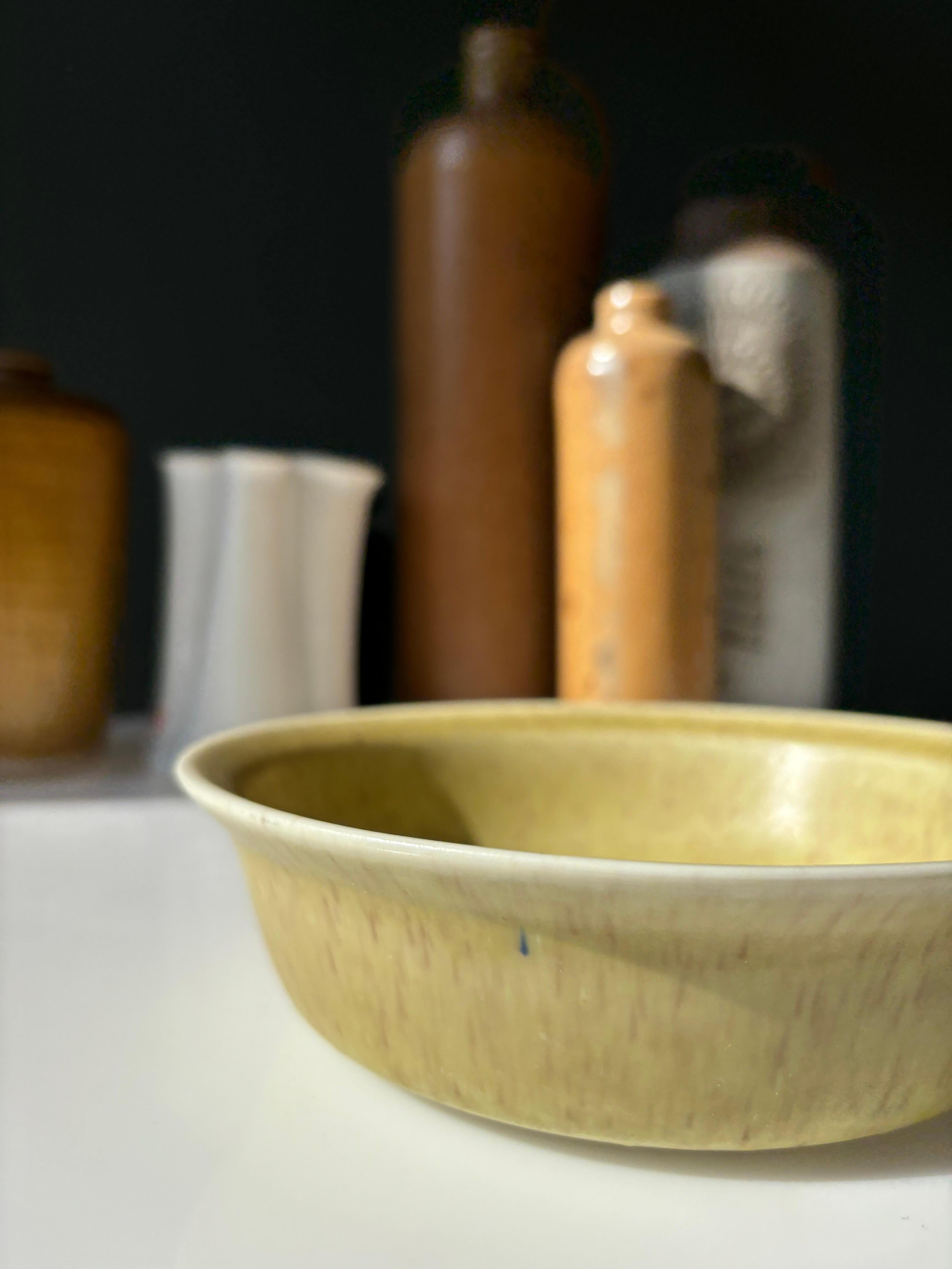 Gunnar Nylund for Rörstrand Dusty Yellow Ceramic Bowl, 1960s In Good Condition For Sale In Copenhagen, DK