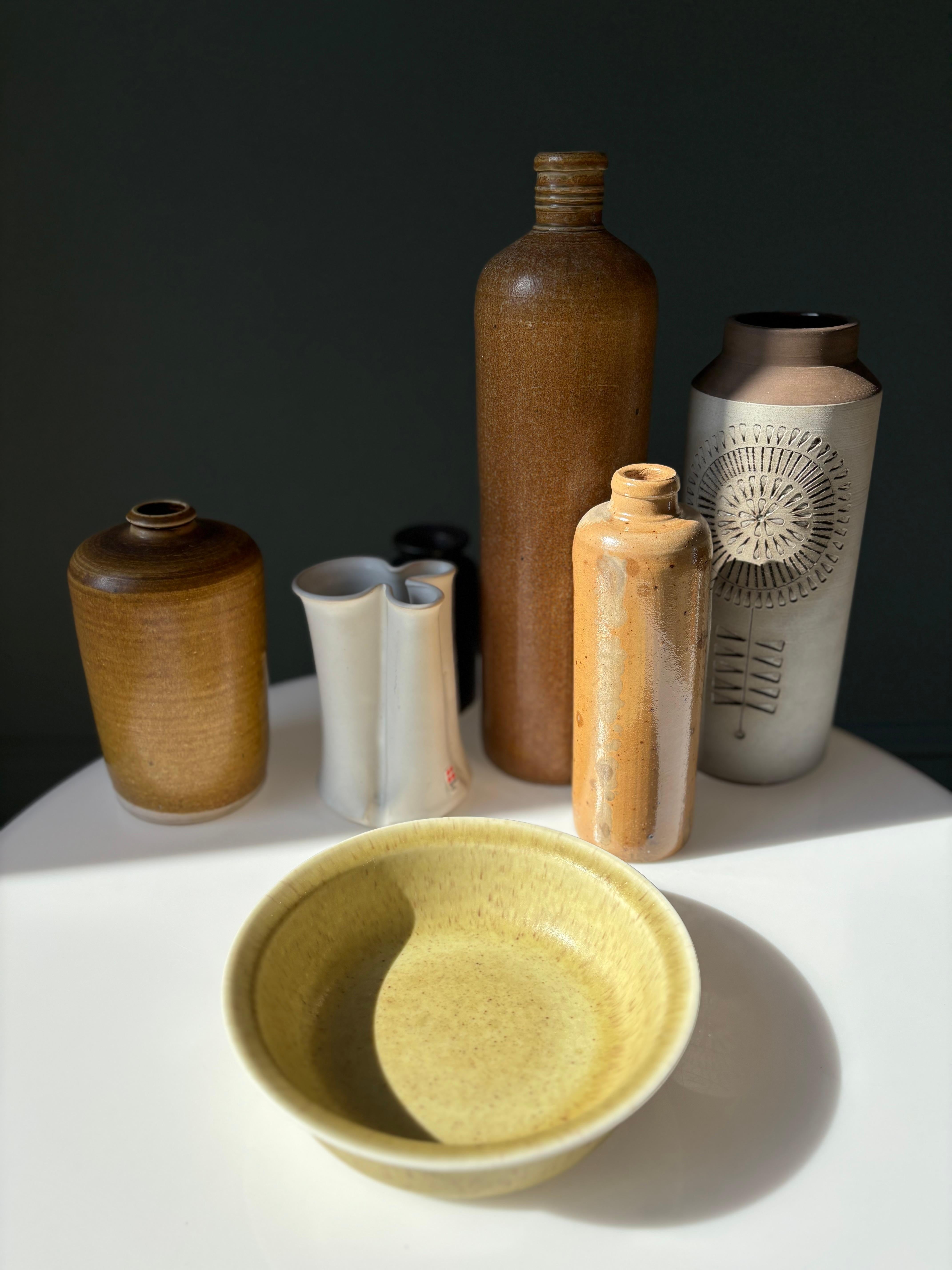 Gunnar Nylund para Rörstrand Cuenco de cerámica amarillo empolvado, años 60 siglo XX en venta